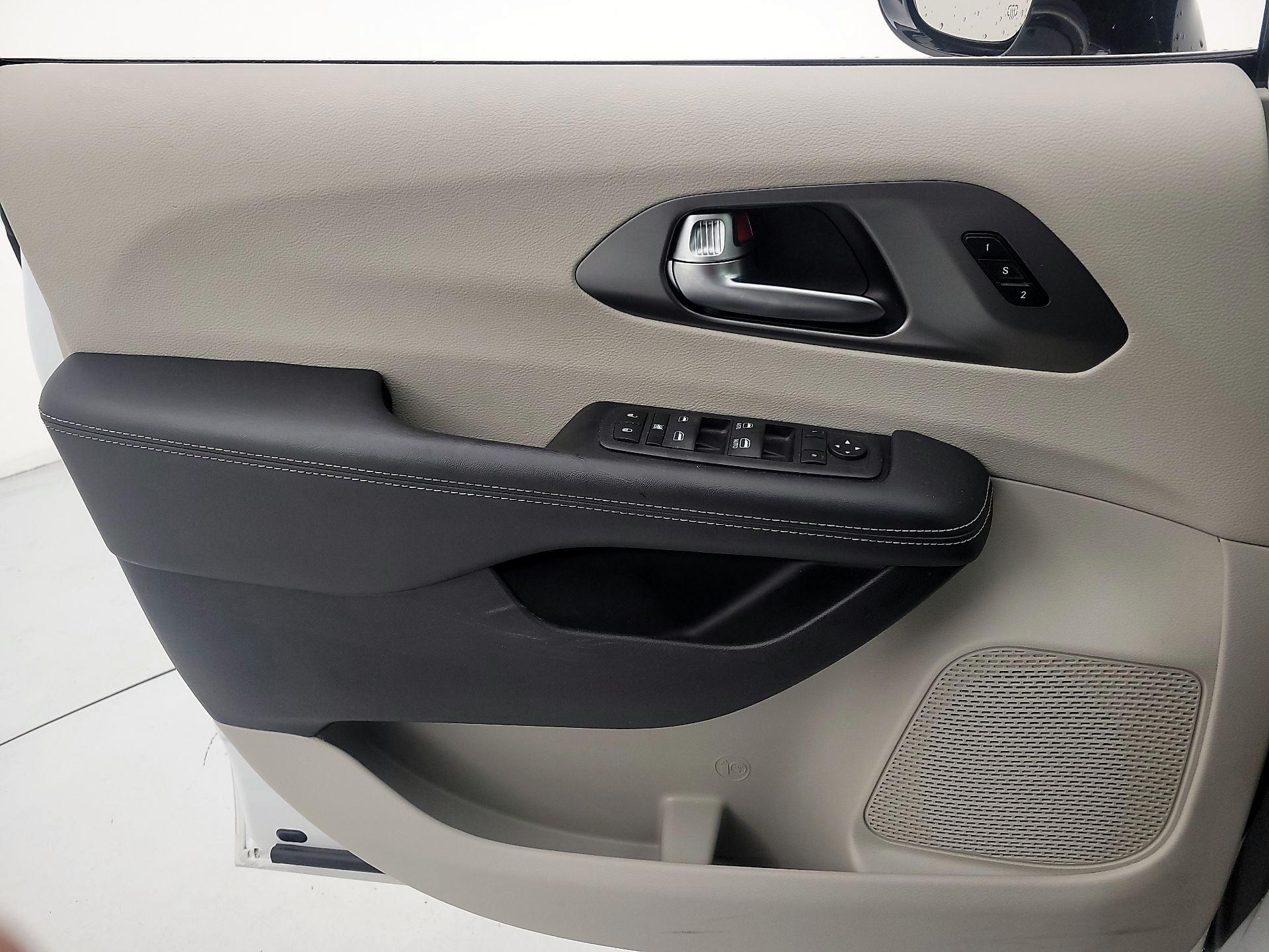 Thumbnail: 2024 Chrysler Pacifica - 12