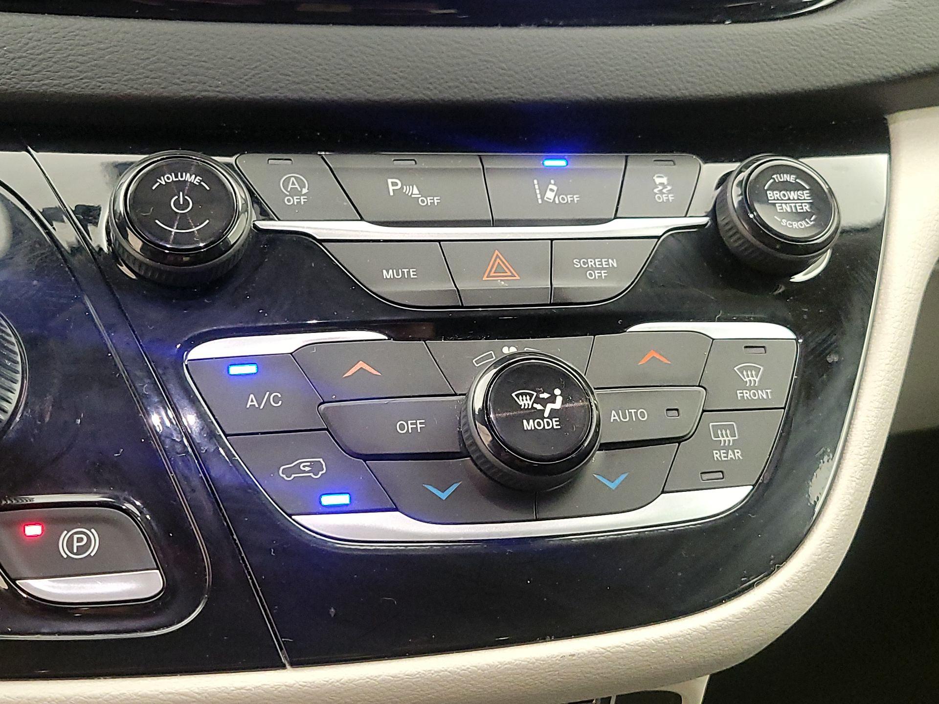 Thumbnail: 2024 Chrysler Pacifica - 16