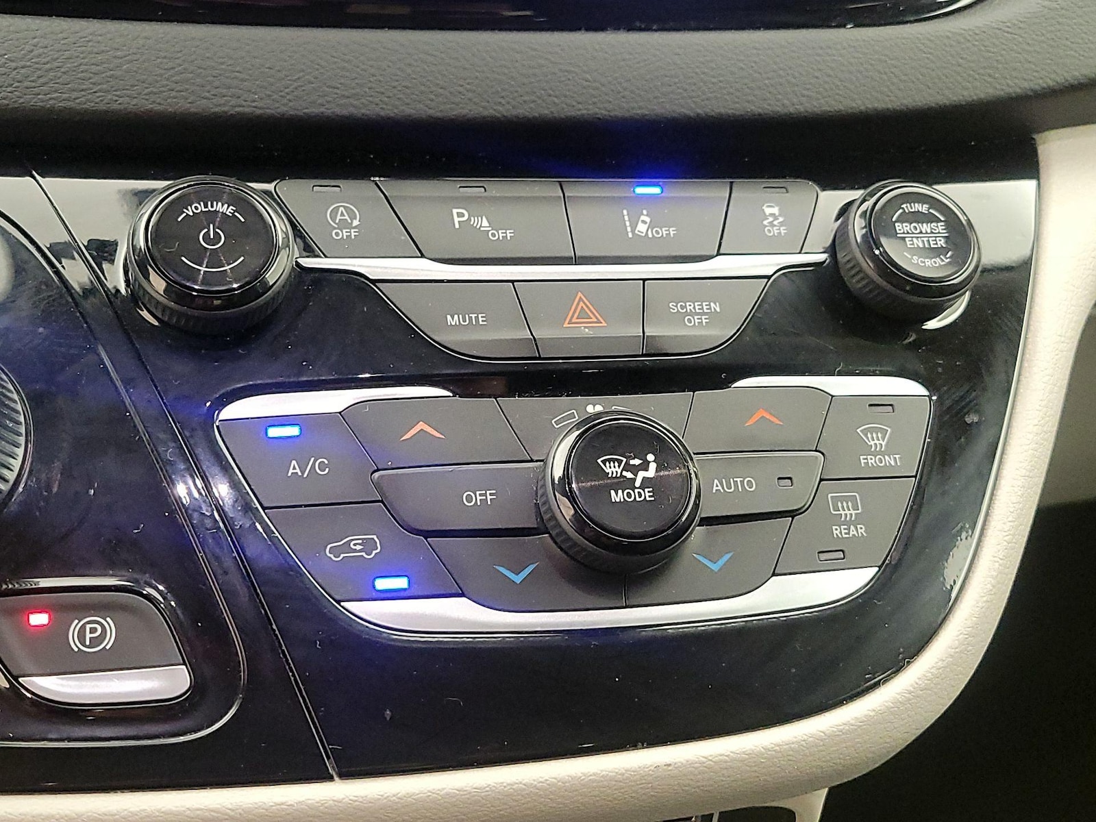 2024 Chrysler Pacifica Touring L - Photo 17