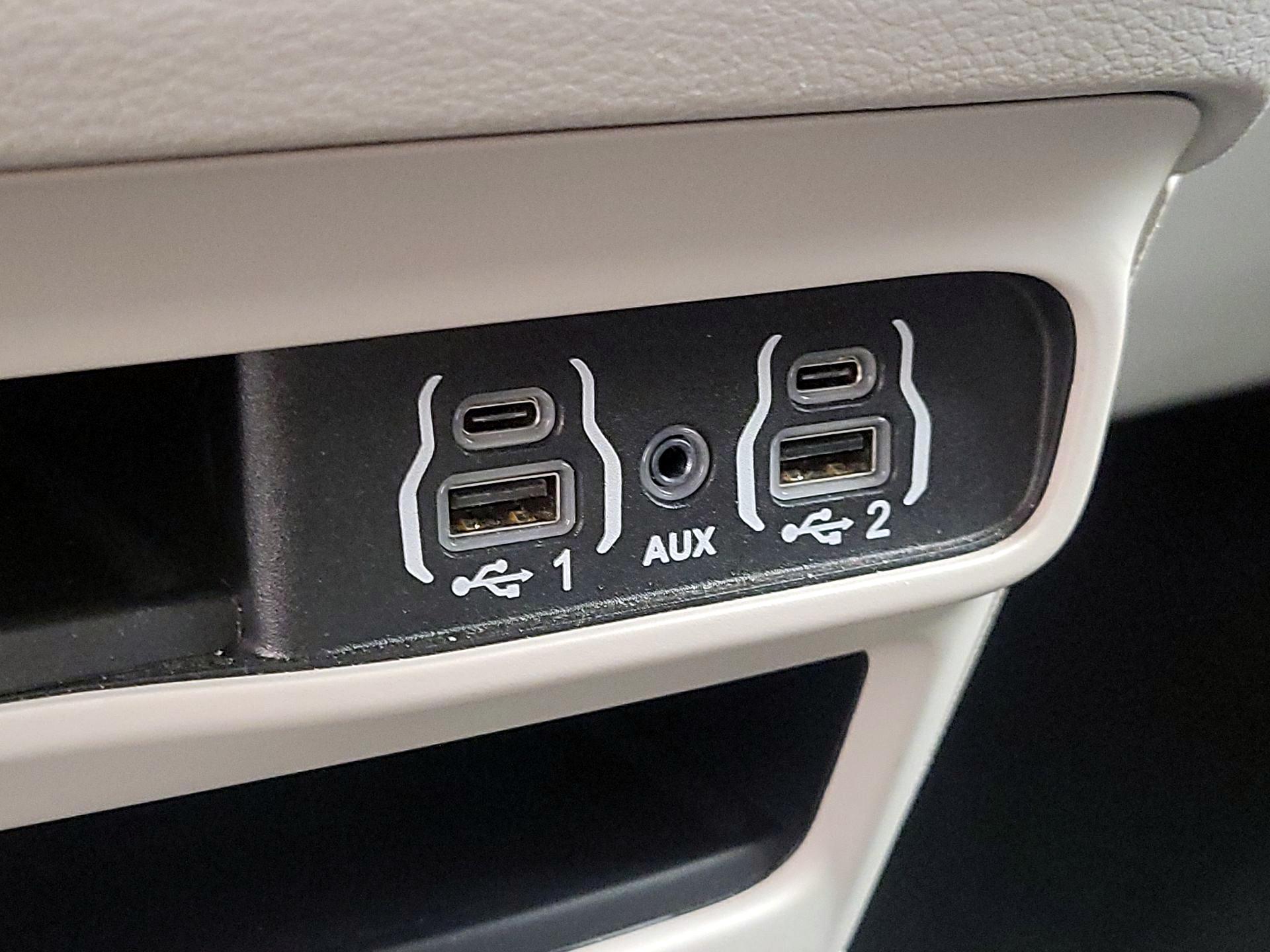 Thumbnail: 2024 Chrysler Pacifica - 18