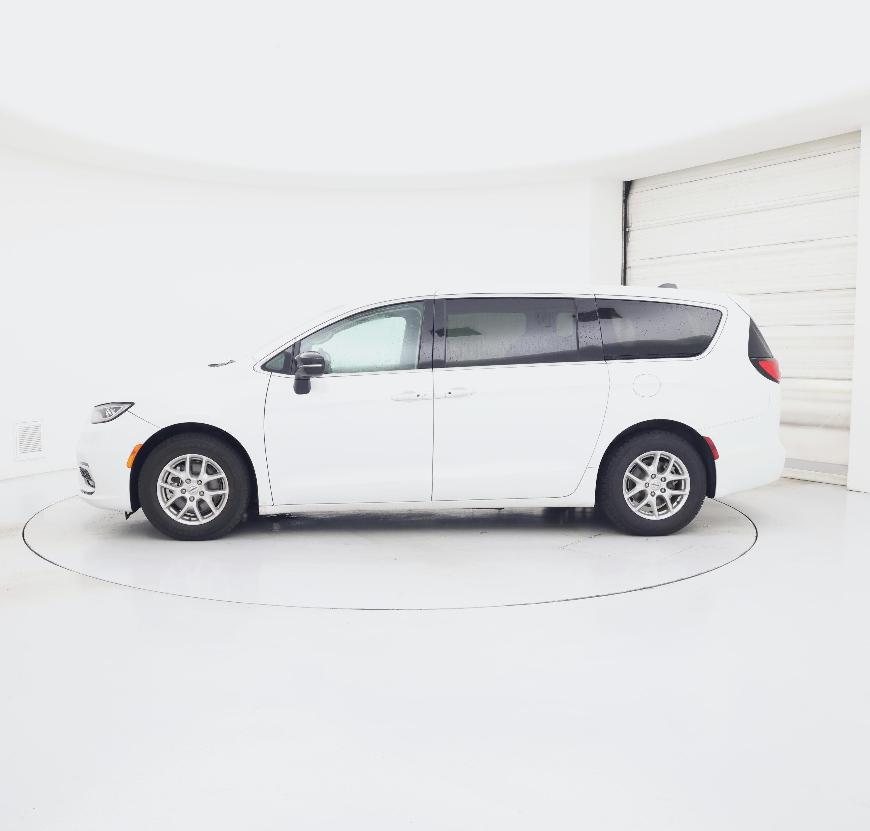 Thumbnail: 2024 Chrysler Pacifica - 3
