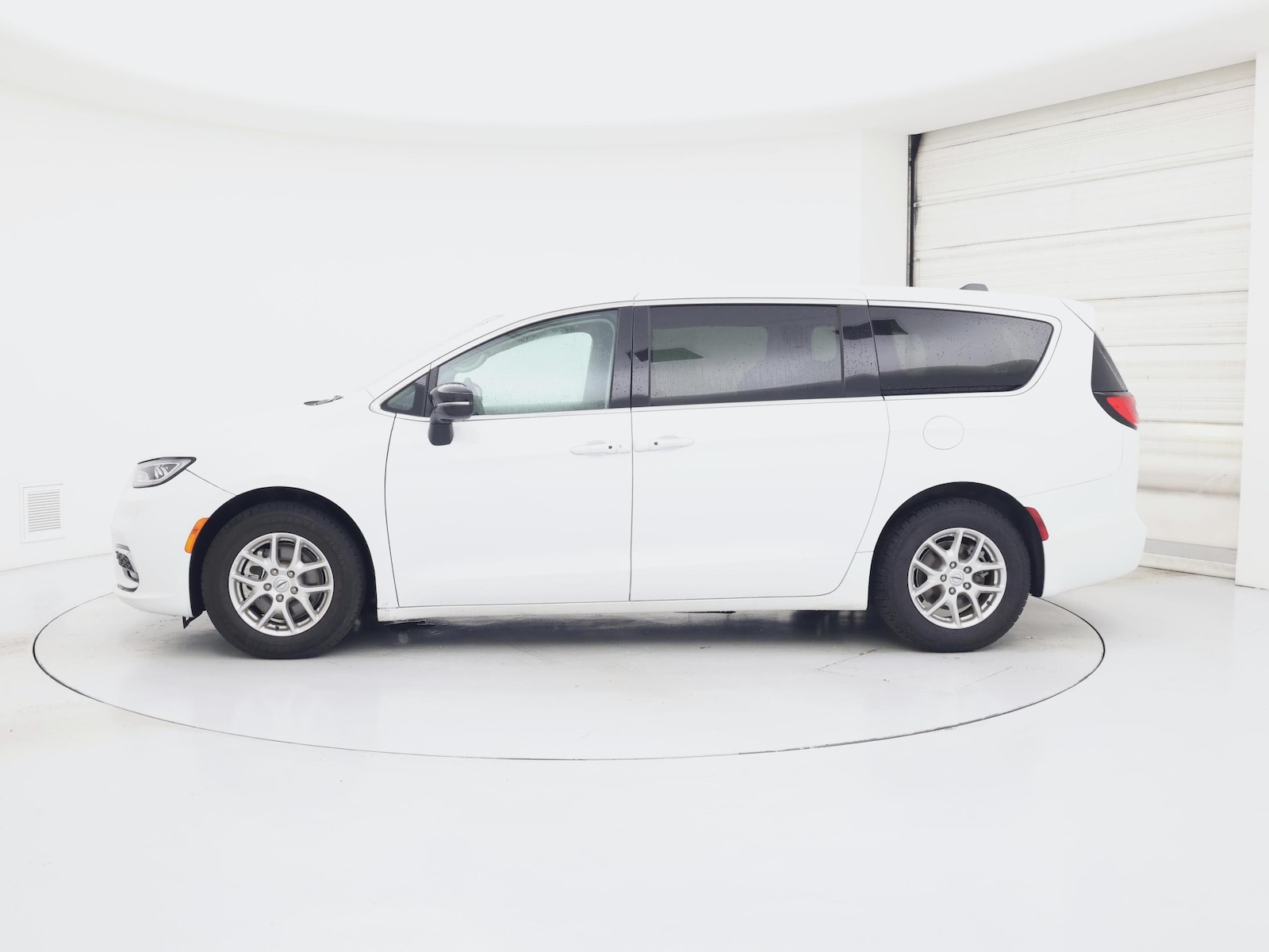 2024 Chrysler Pacifica Touring L - Photo 4