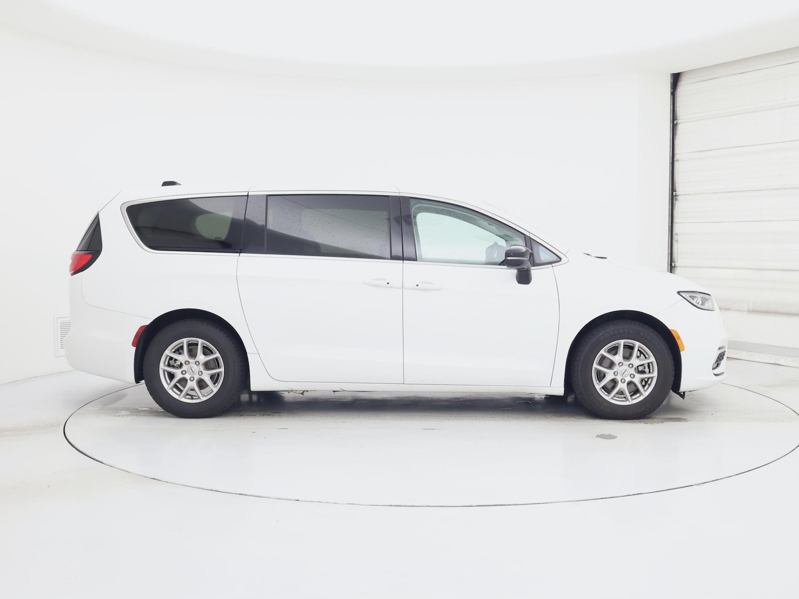 2024 Chrysler Pacifica Touring L - Photo 8