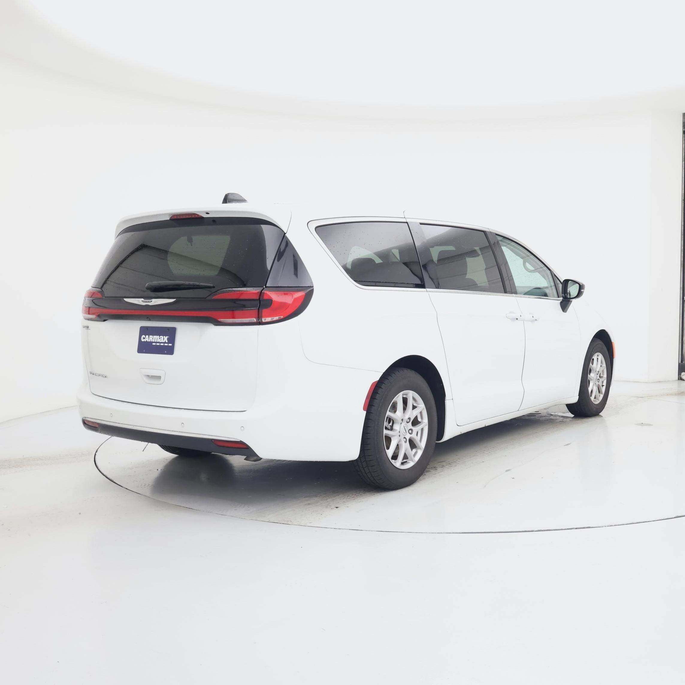 Thumbnail: 2024 Chrysler Pacifica - 8