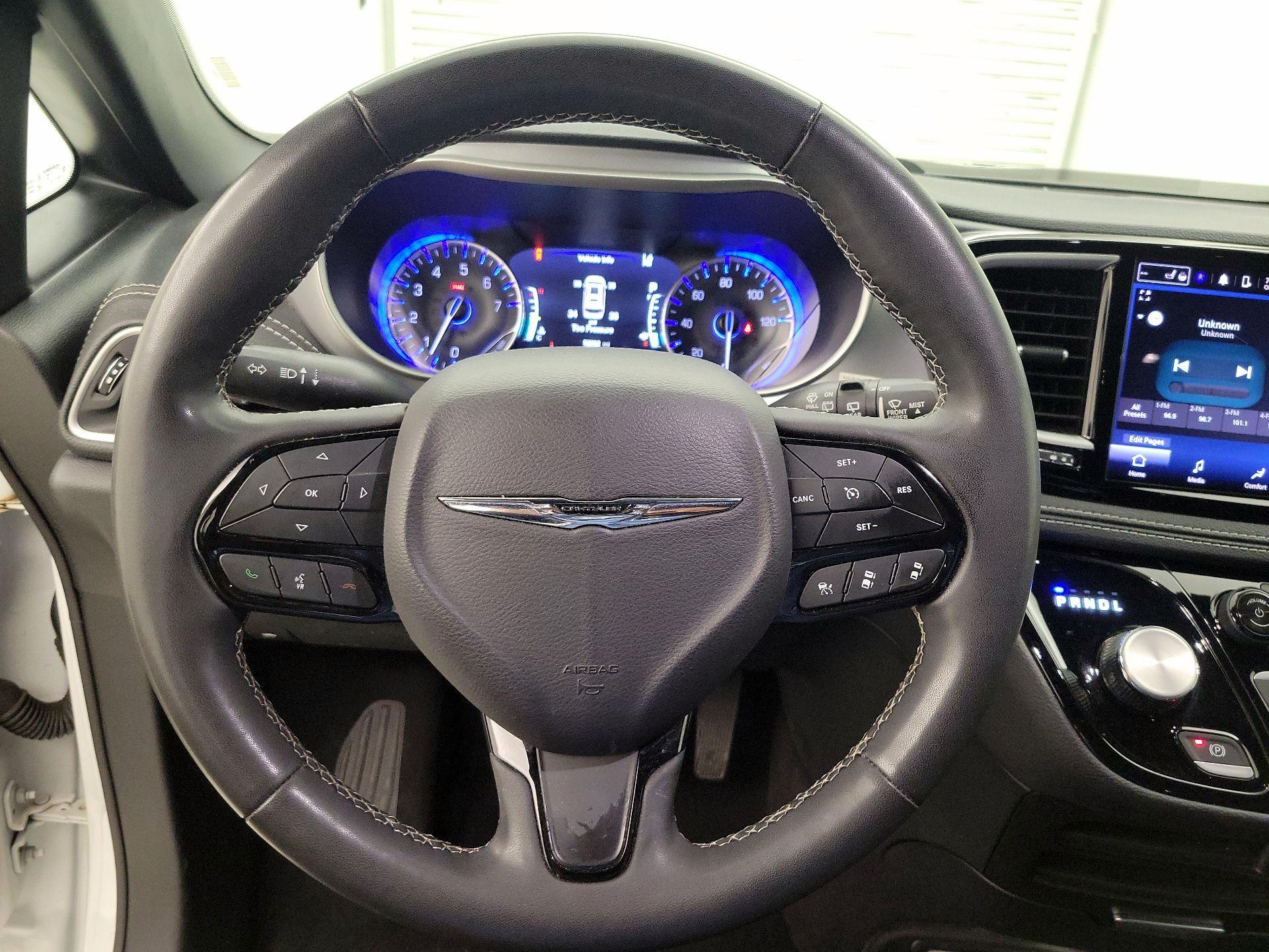 Thumbnail: 2023 Chrysler Pacifica - 10