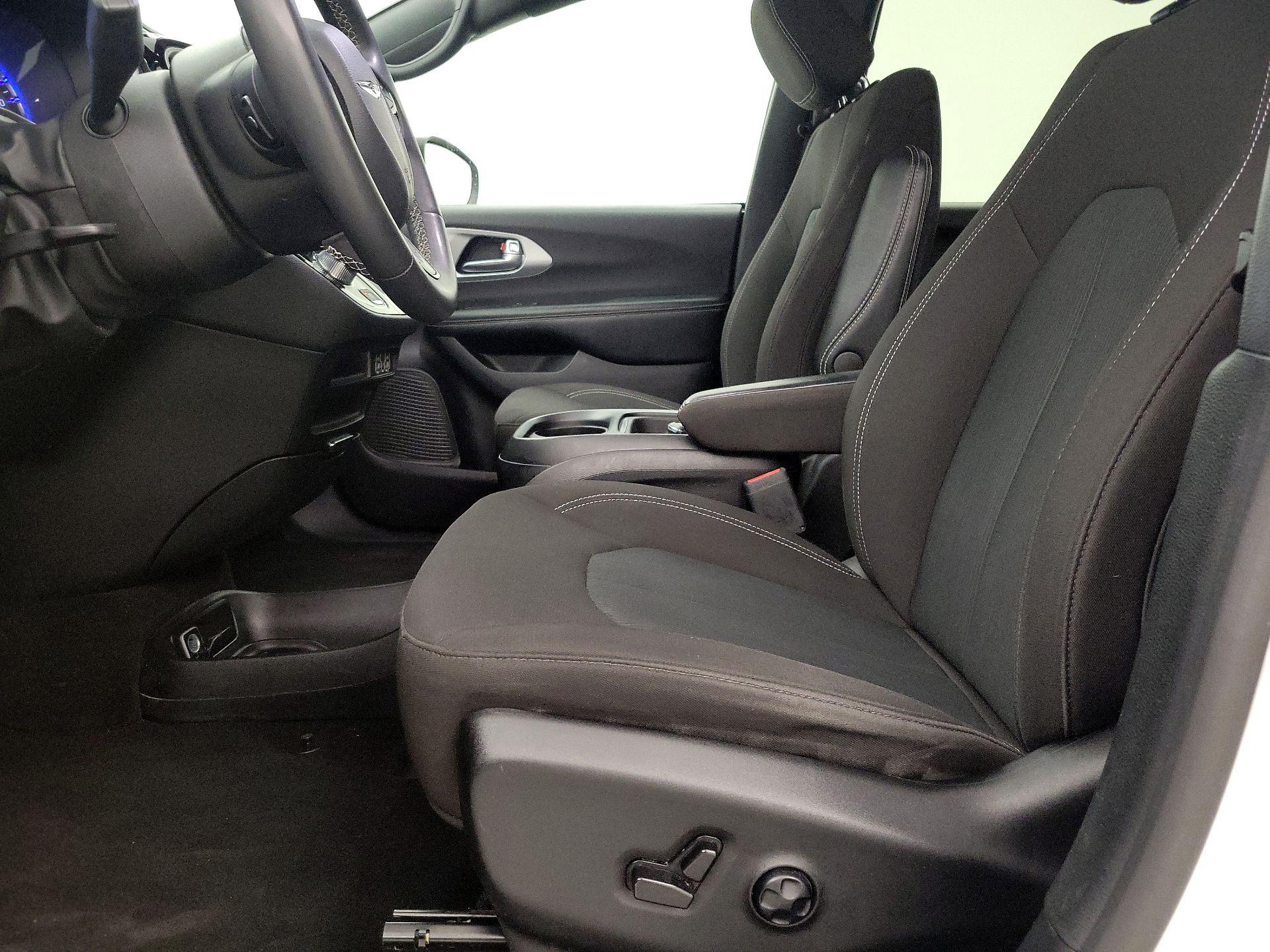 Thumbnail: 2023 Chrysler Pacifica - 11