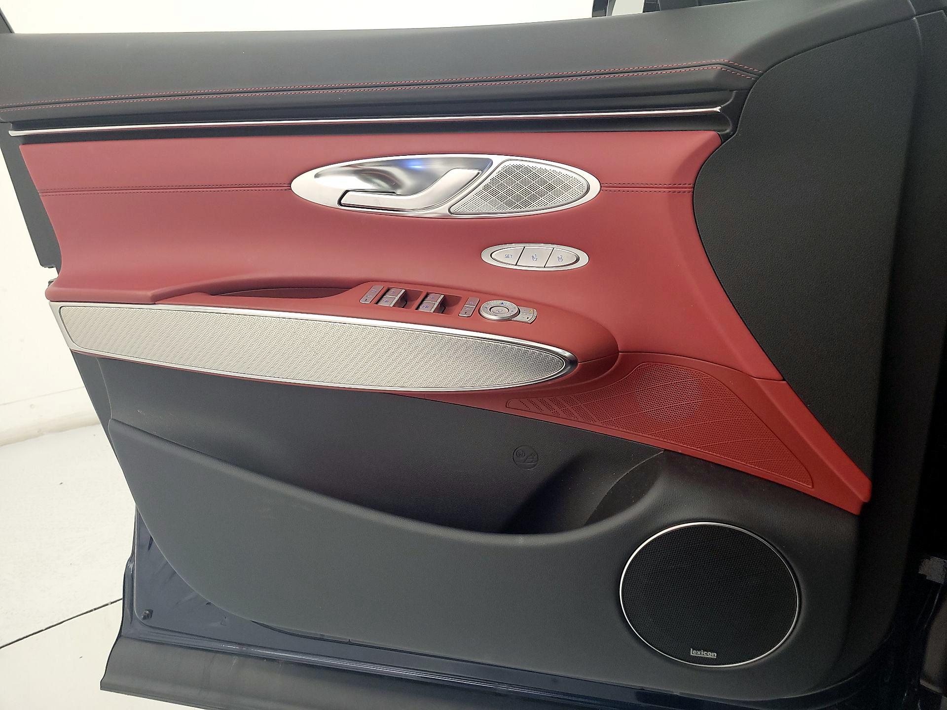 Thumbnail: 2023 Genesis GV70 - 12