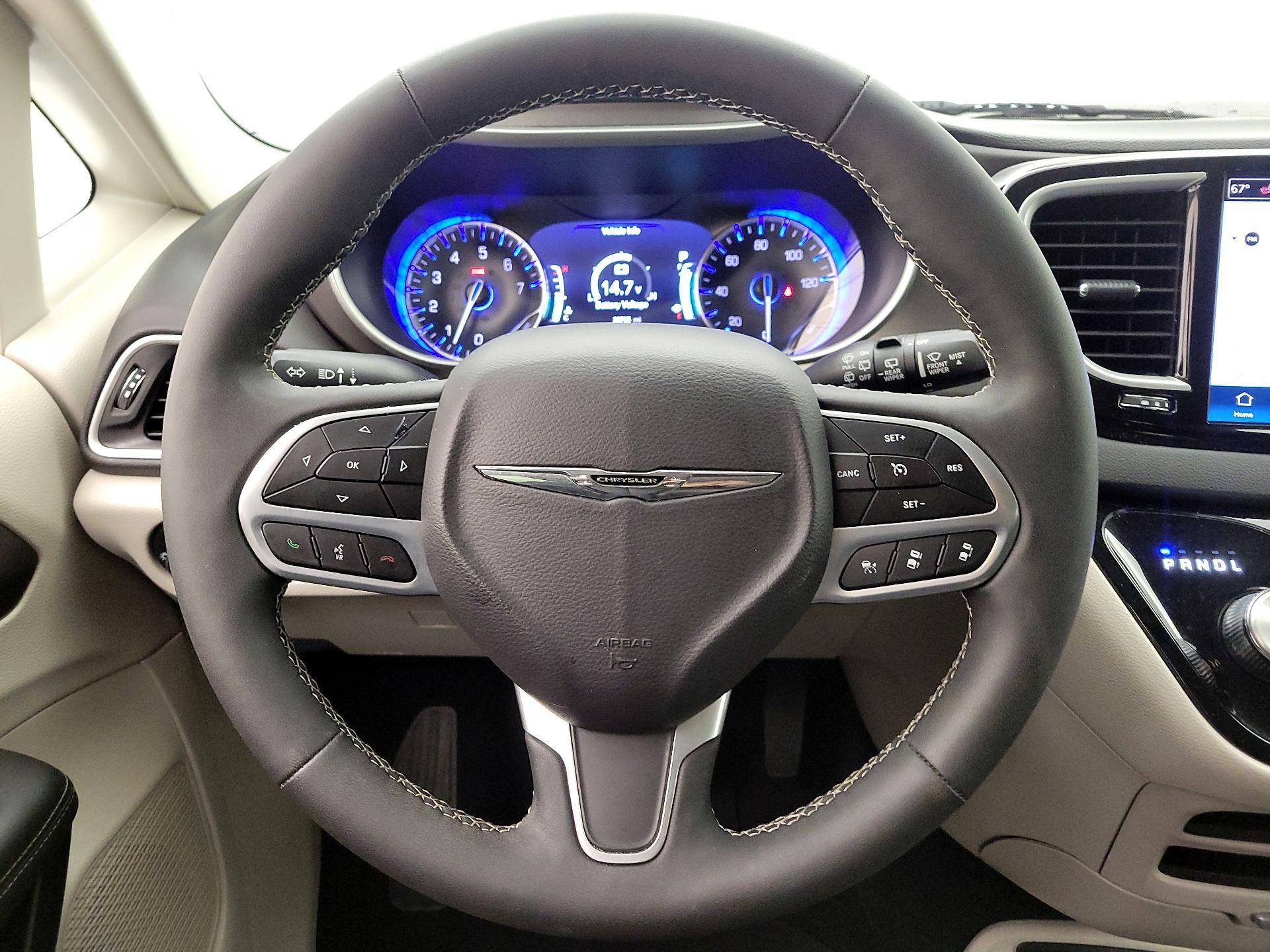 Thumbnail: 2024 Chrysler Pacifica - 10