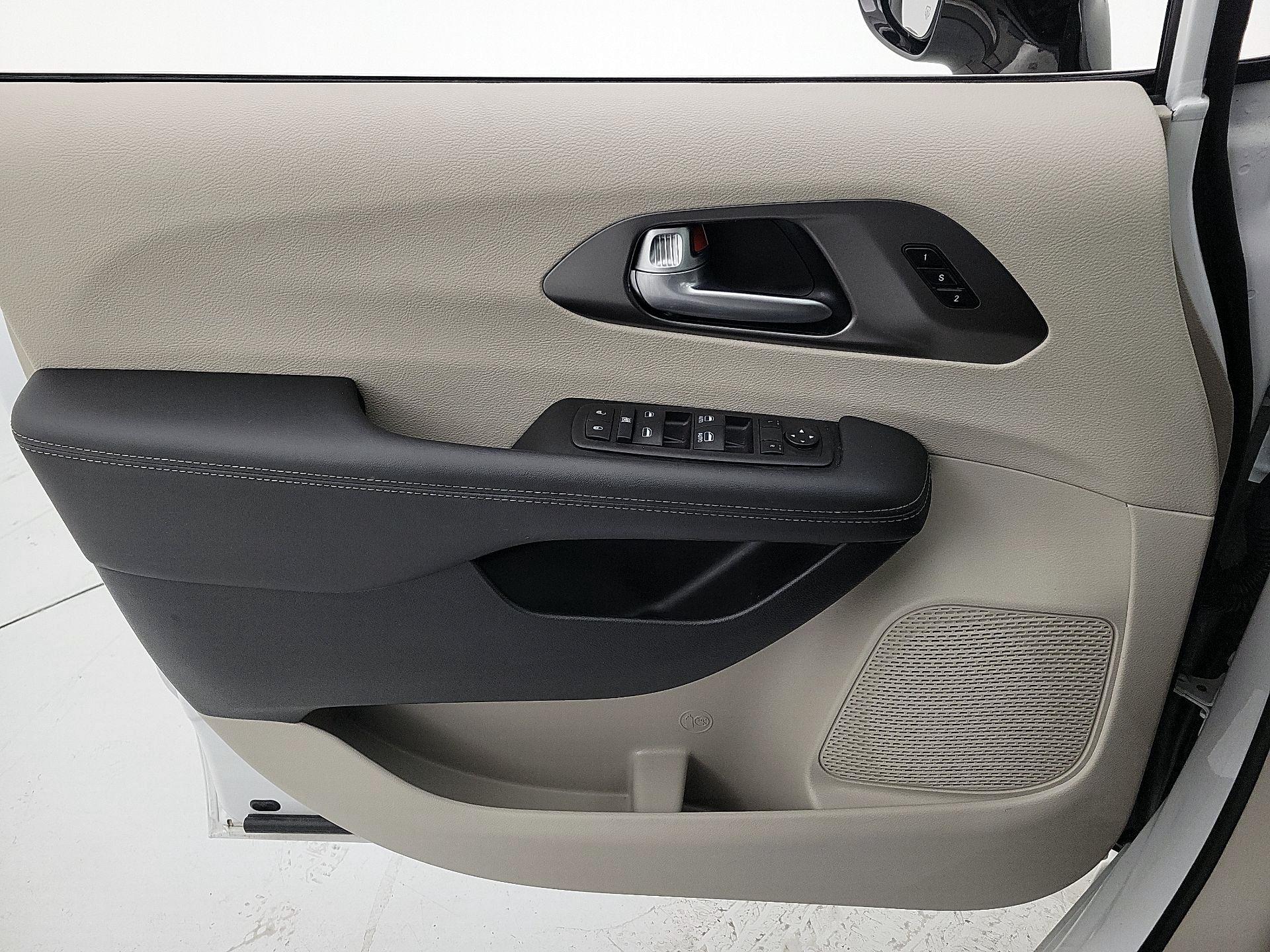 Thumbnail: 2024 Chrysler Pacifica - 12