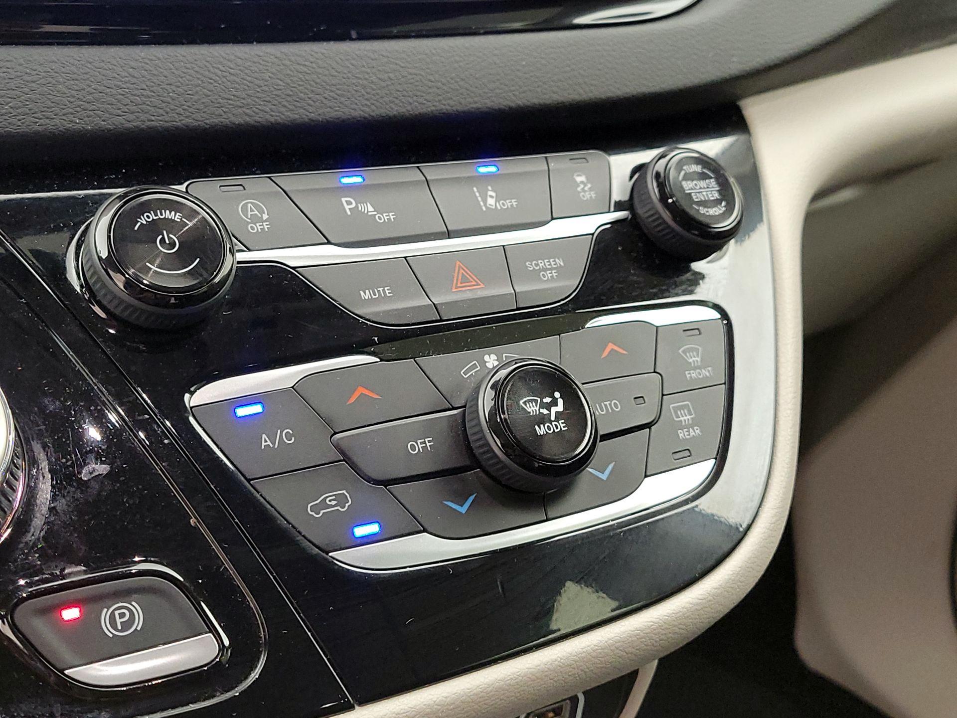 Thumbnail: 2024 Chrysler Pacifica - 16