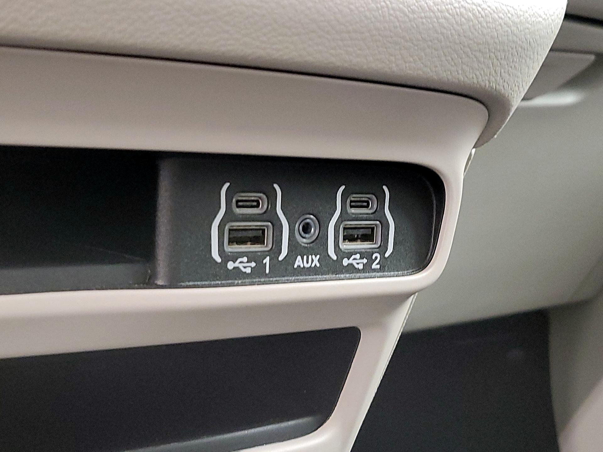 Thumbnail: 2024 Chrysler Pacifica - 18