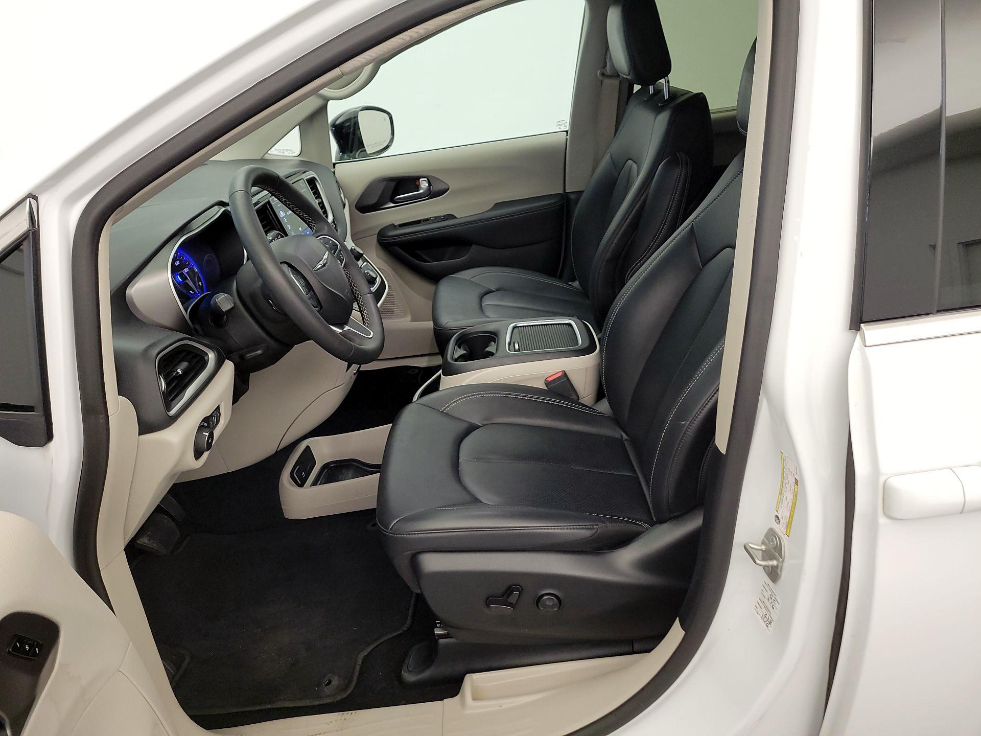 Thumbnail: 2024 Chrysler Pacifica - 11