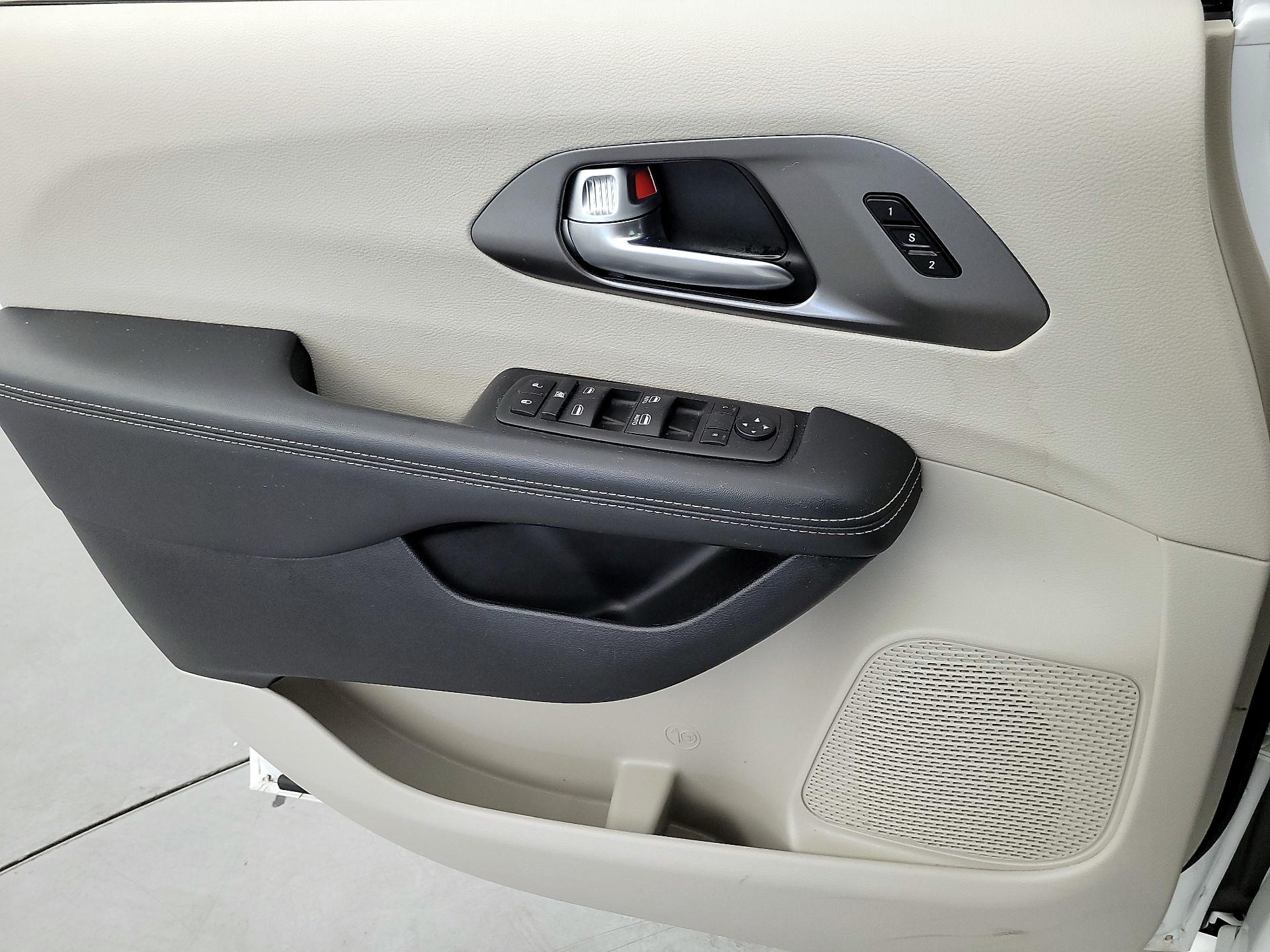 Thumbnail: 2024 Chrysler Pacifica - 12