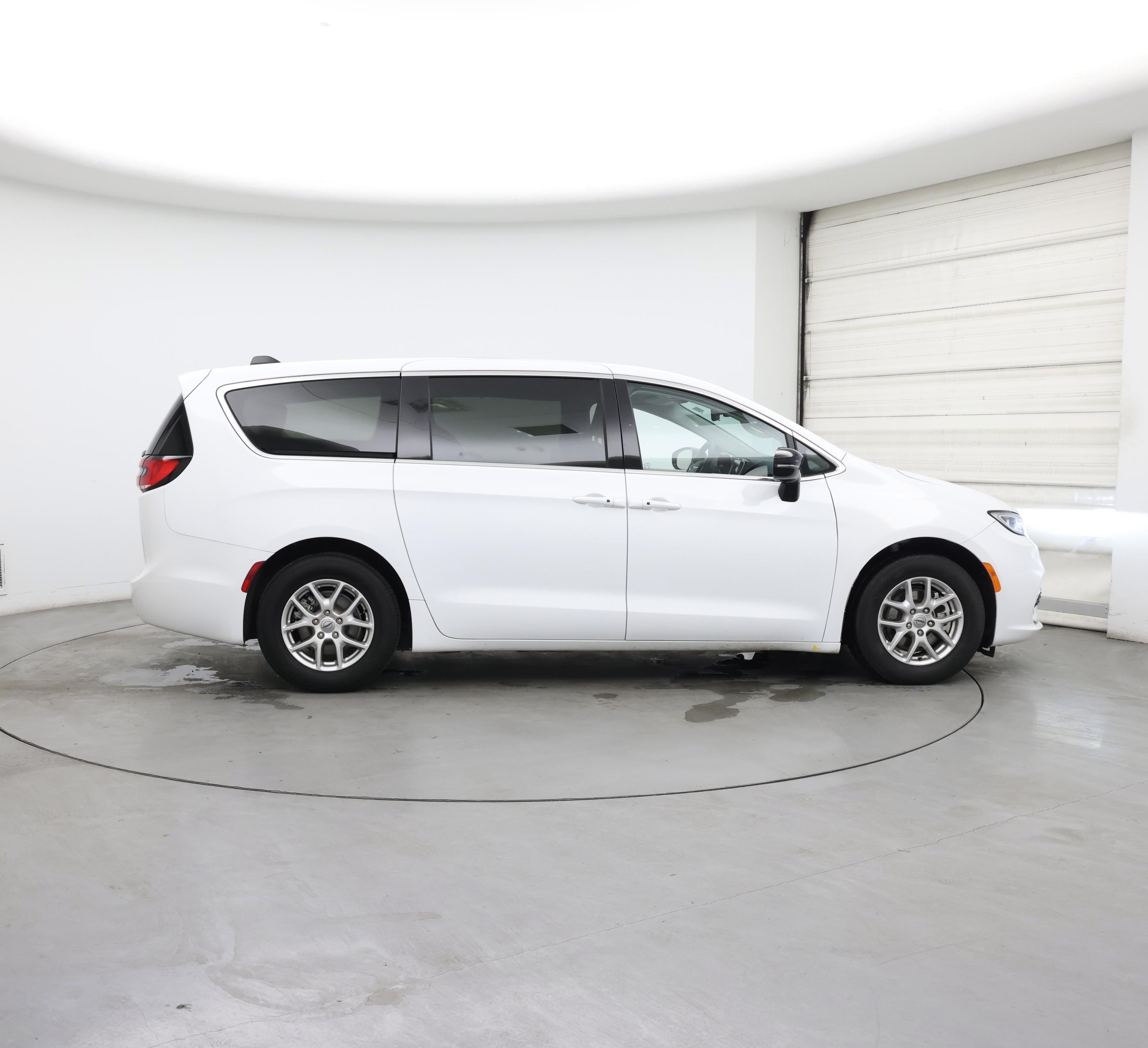 Thumbnail: 2024 Chrysler Pacifica - 7