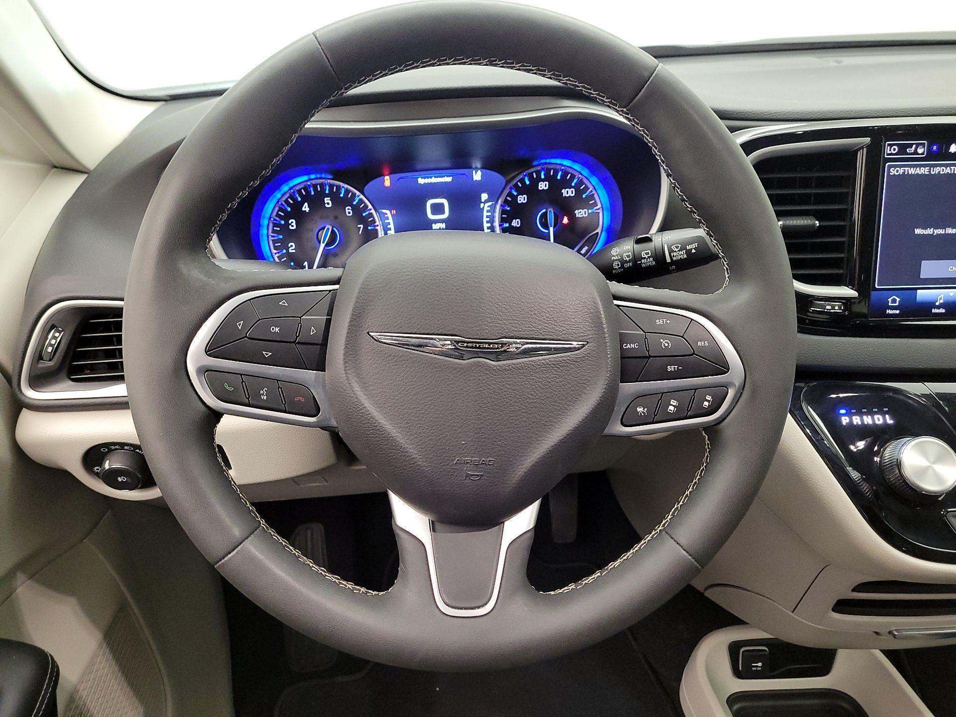 Thumbnail: 2024 Chrysler Pacifica - 10