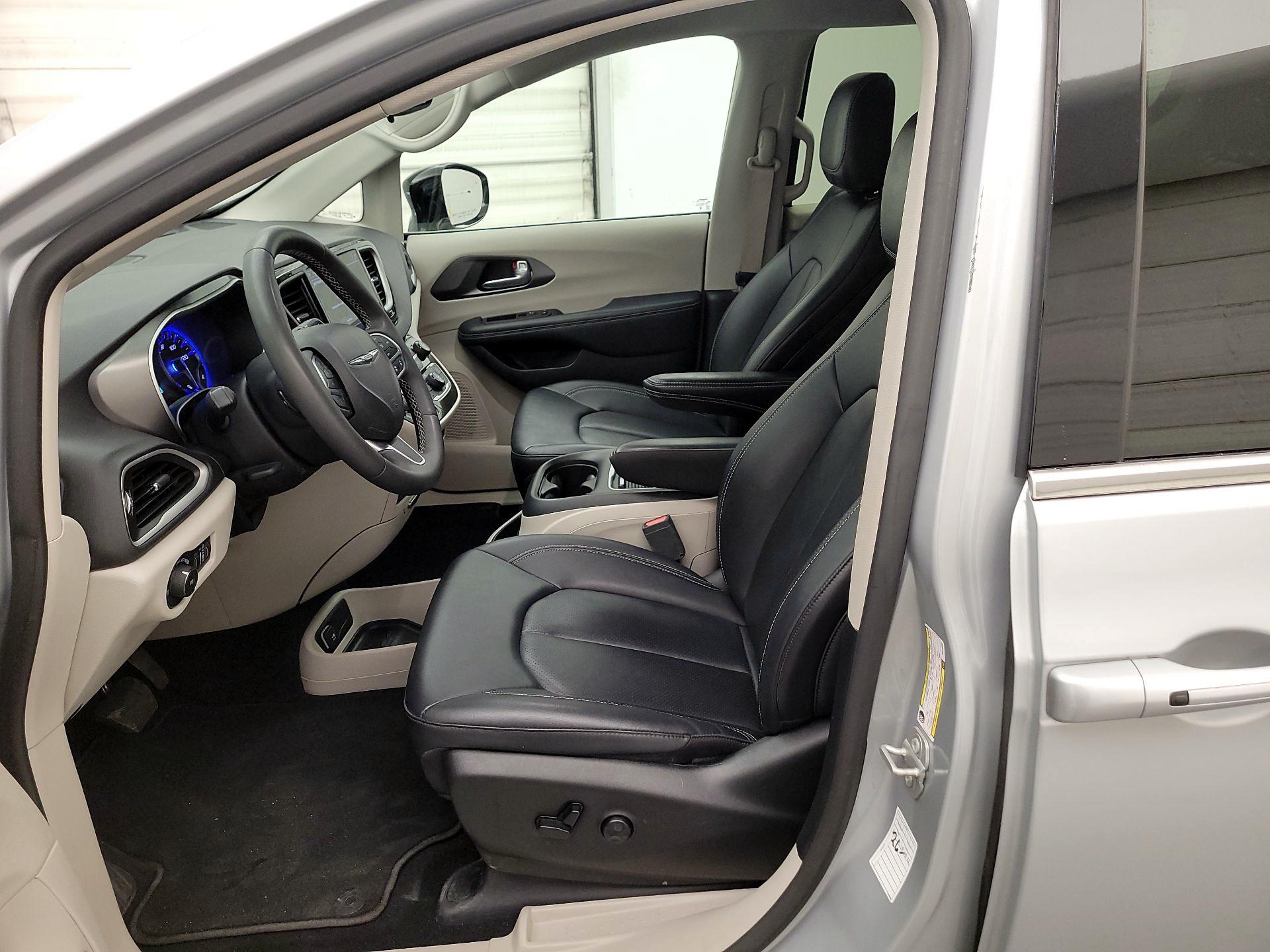 Thumbnail: 2024 Chrysler Pacifica - 11