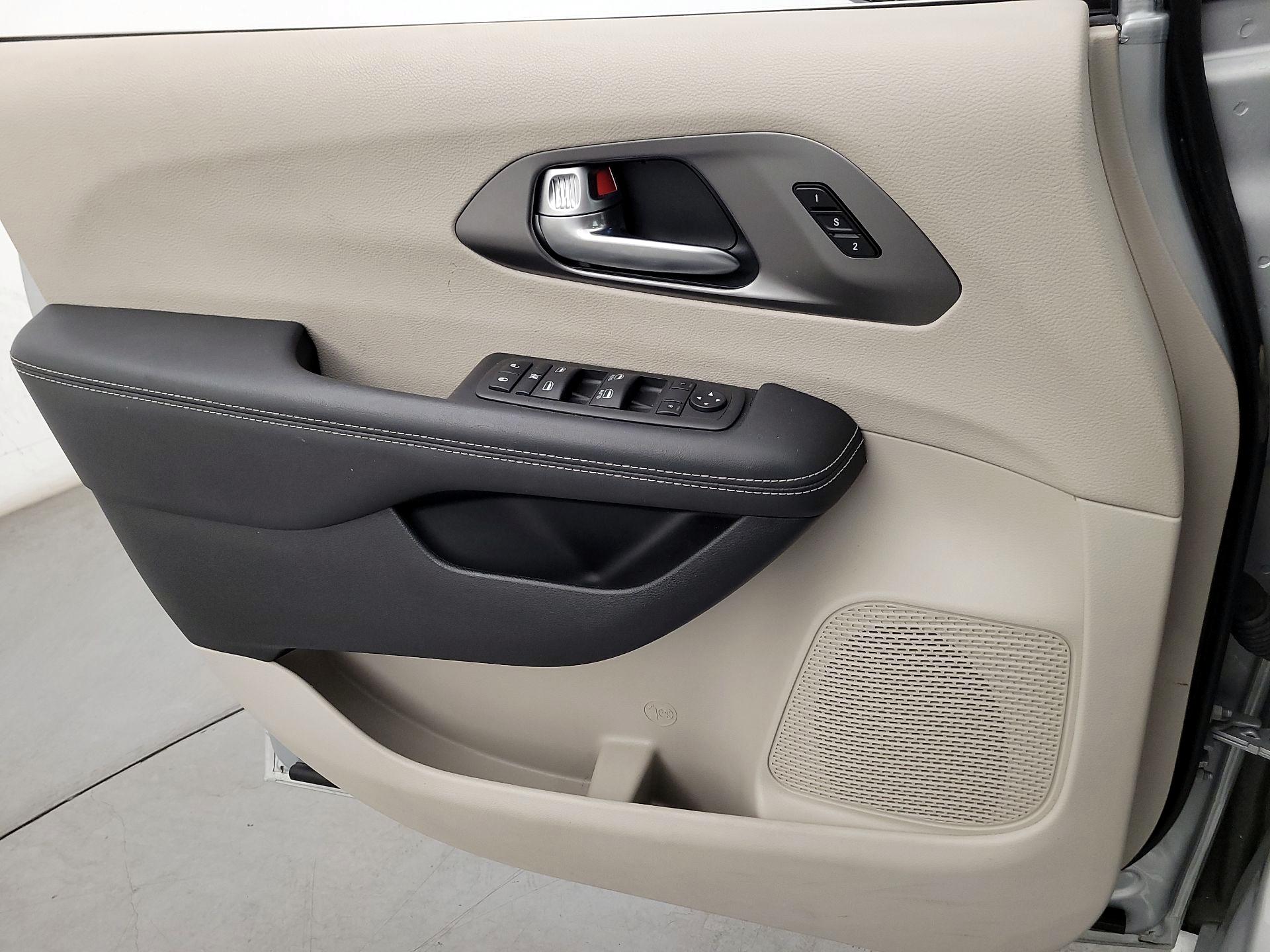 Thumbnail: 2024 Chrysler Pacifica - 12