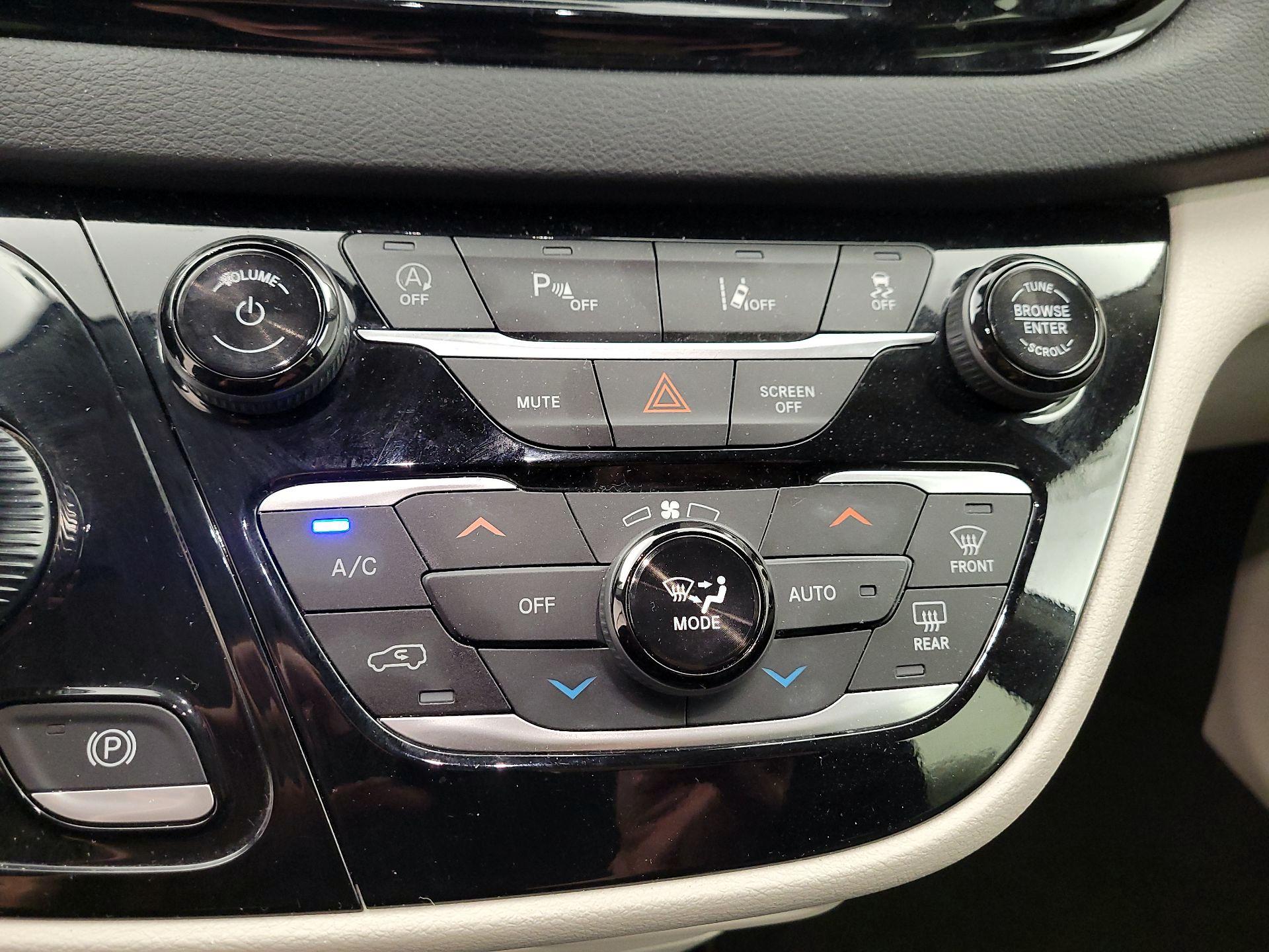 Thumbnail: 2024 Chrysler Pacifica - 14