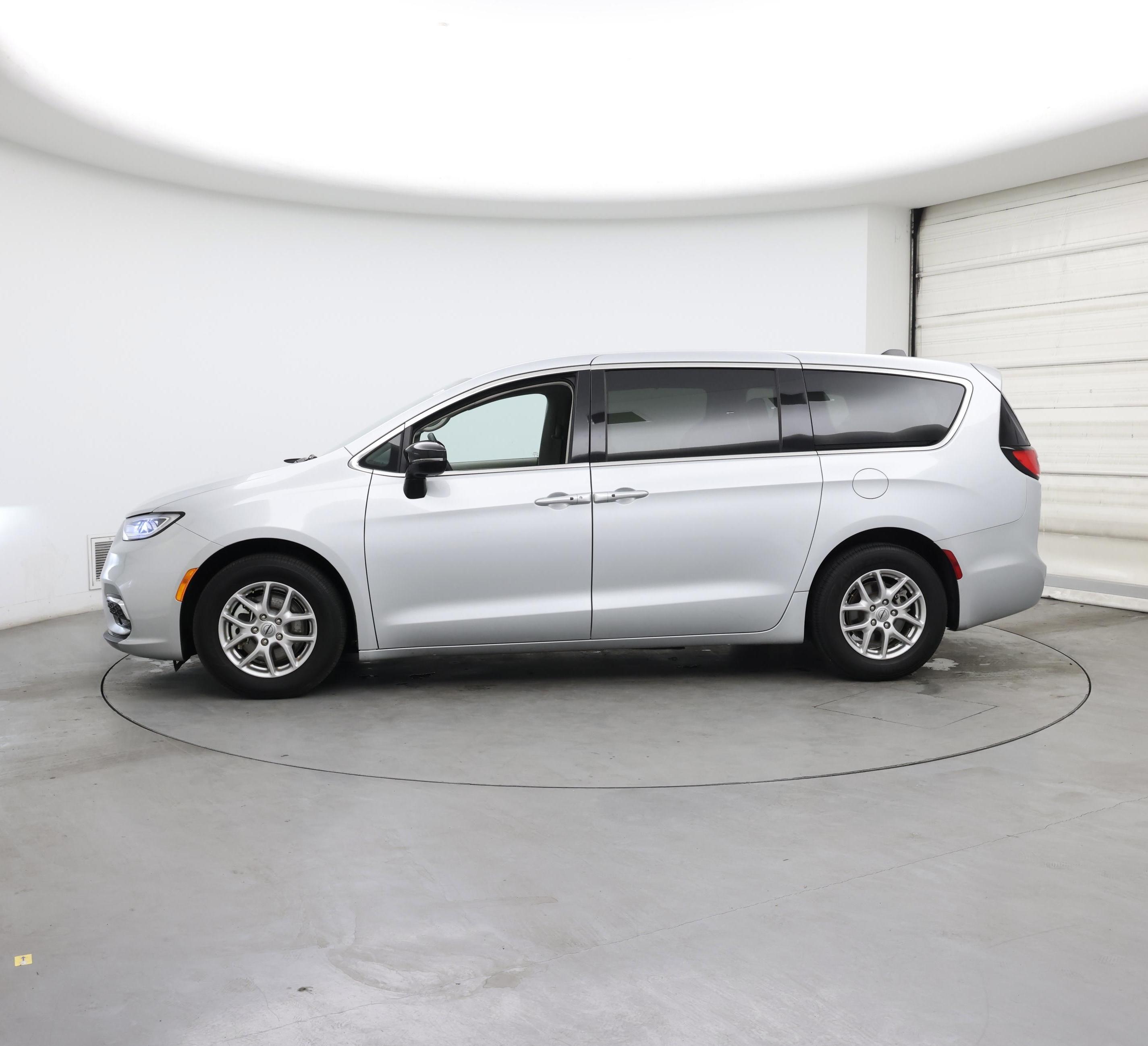 Thumbnail: 2024 Chrysler Pacifica - 3