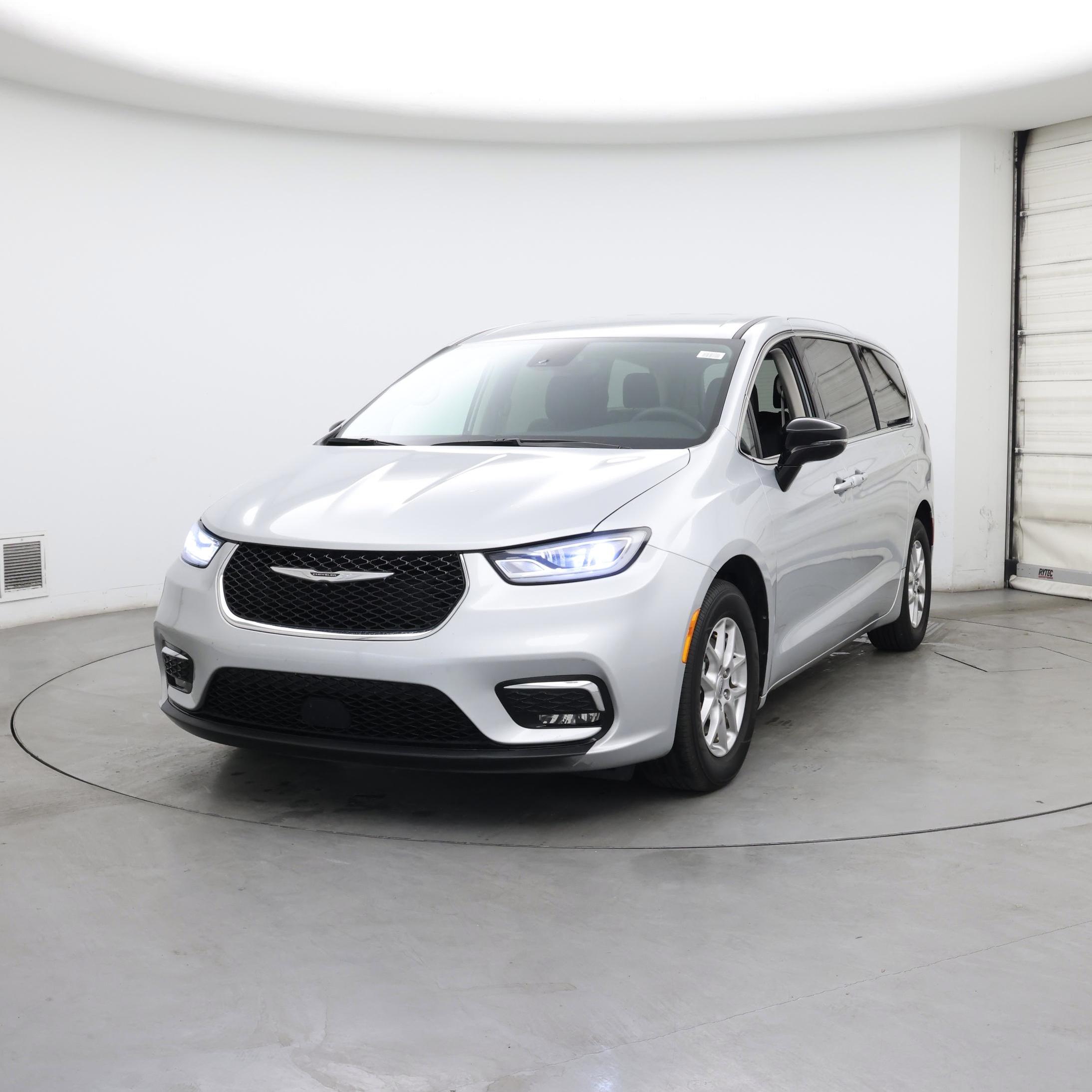 Thumbnail: 2024 Chrysler Pacifica - 4