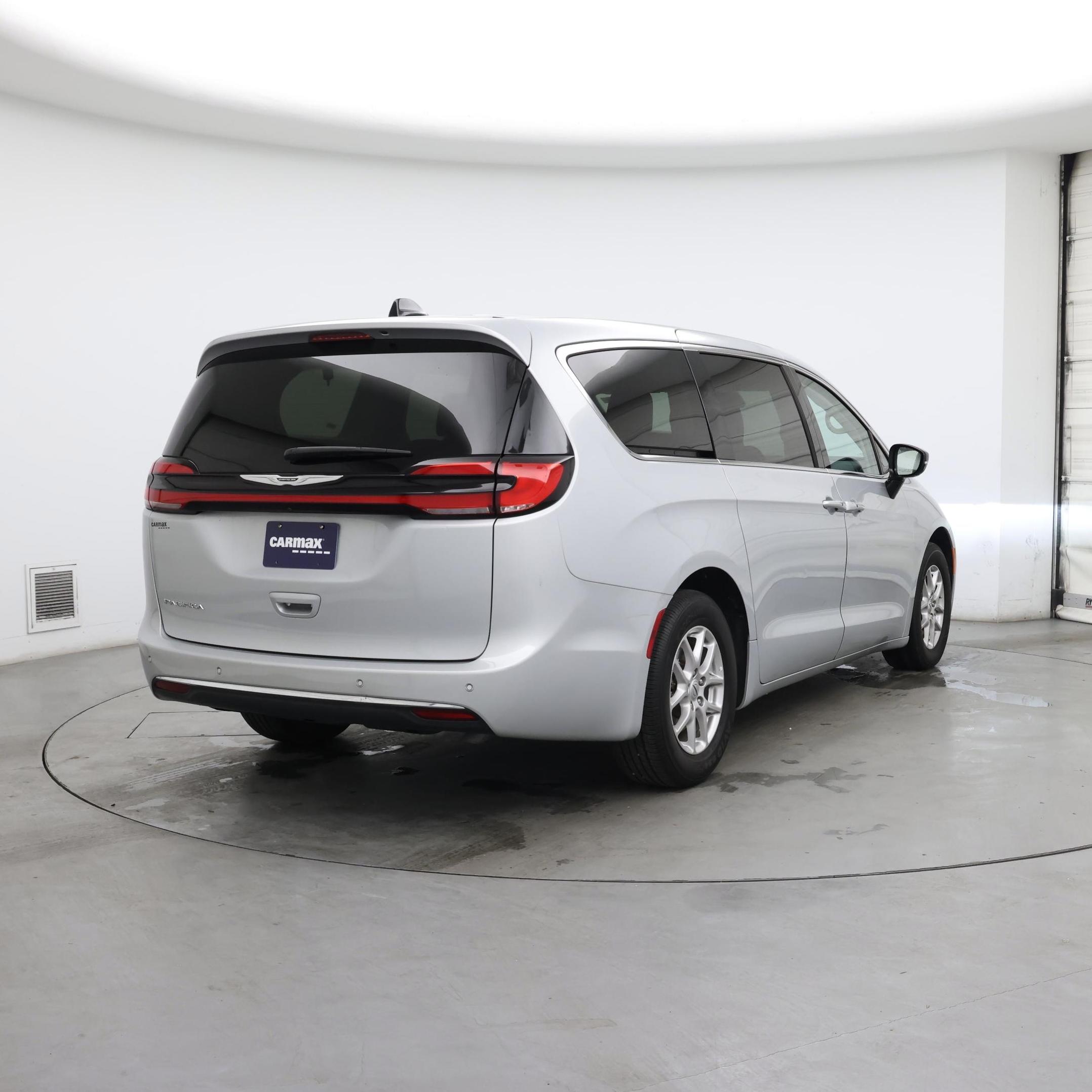 Thumbnail: 2024 Chrysler Pacifica - 8