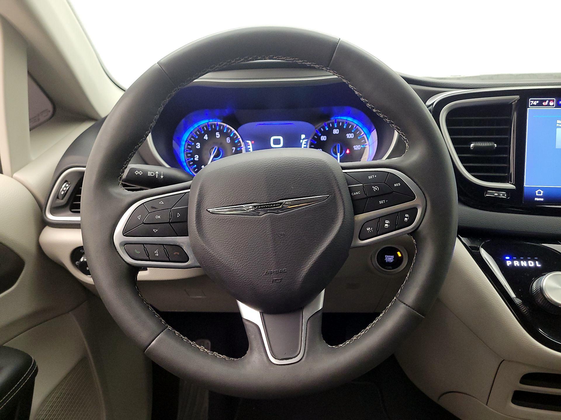 Thumbnail: 2023 Chrysler Pacifica - 10