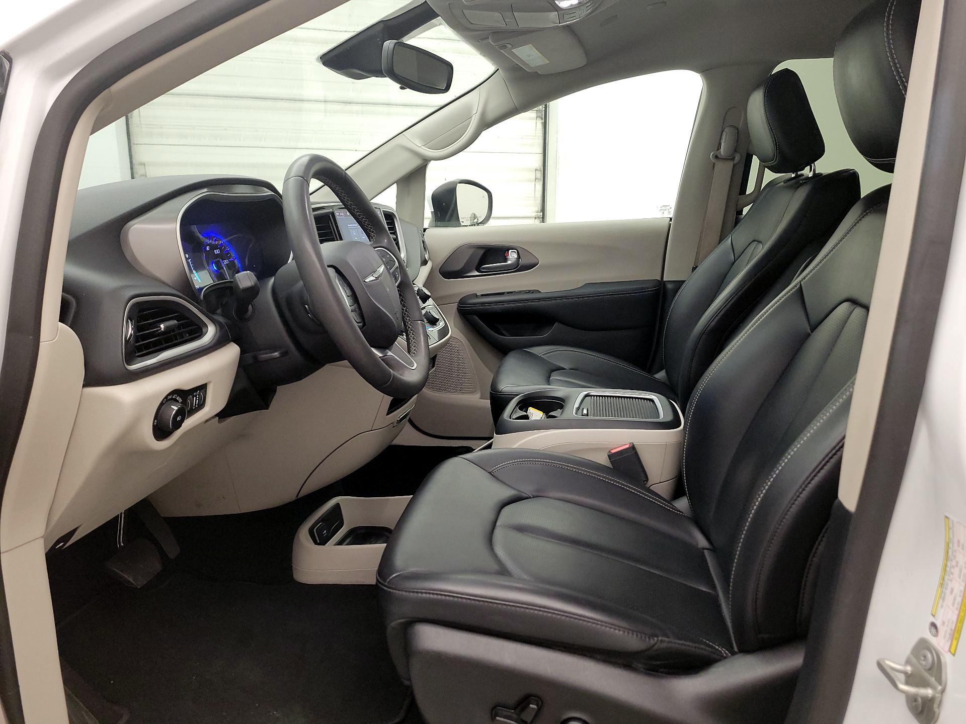 Thumbnail: 2023 Chrysler Pacifica - 11