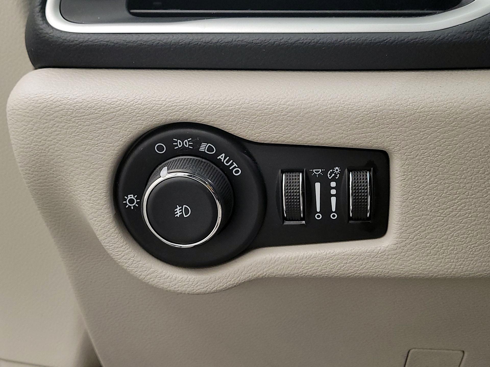 Thumbnail: 2023 Chrysler Pacifica - 13