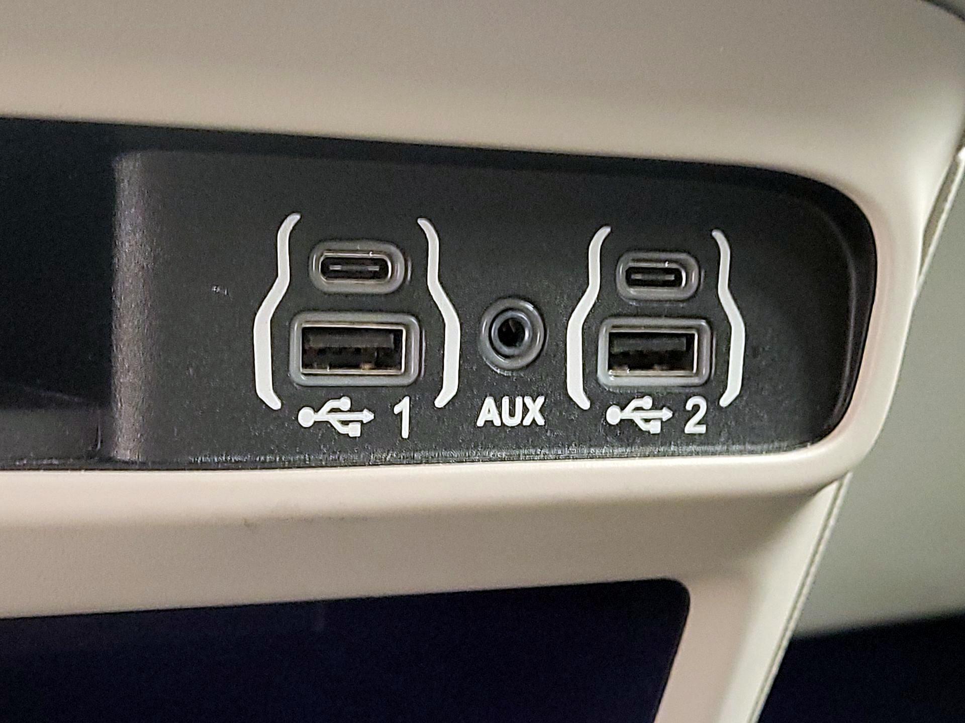 Thumbnail: 2023 Chrysler Pacifica - 18