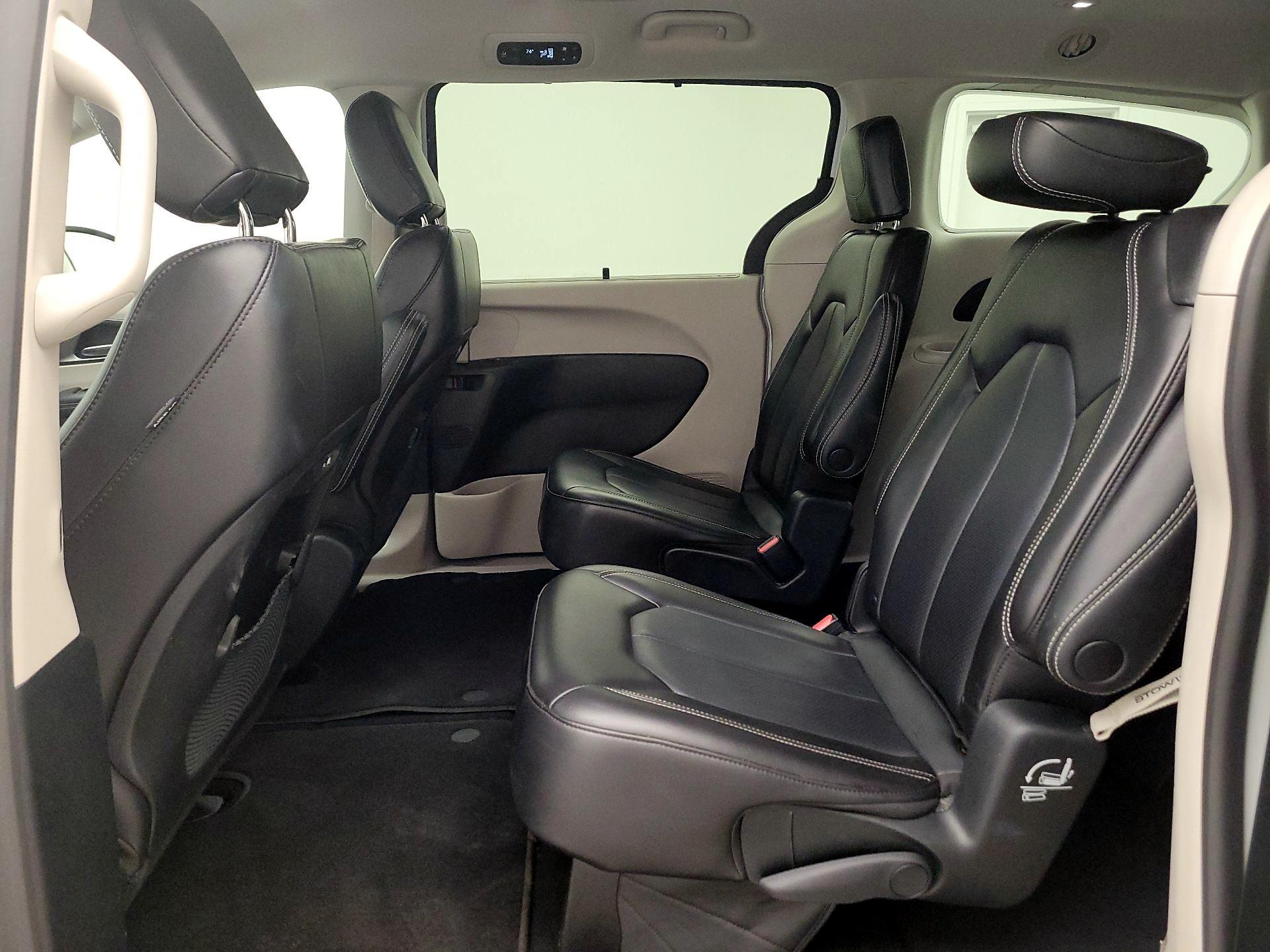 Thumbnail: 2023 Chrysler Pacifica - 19