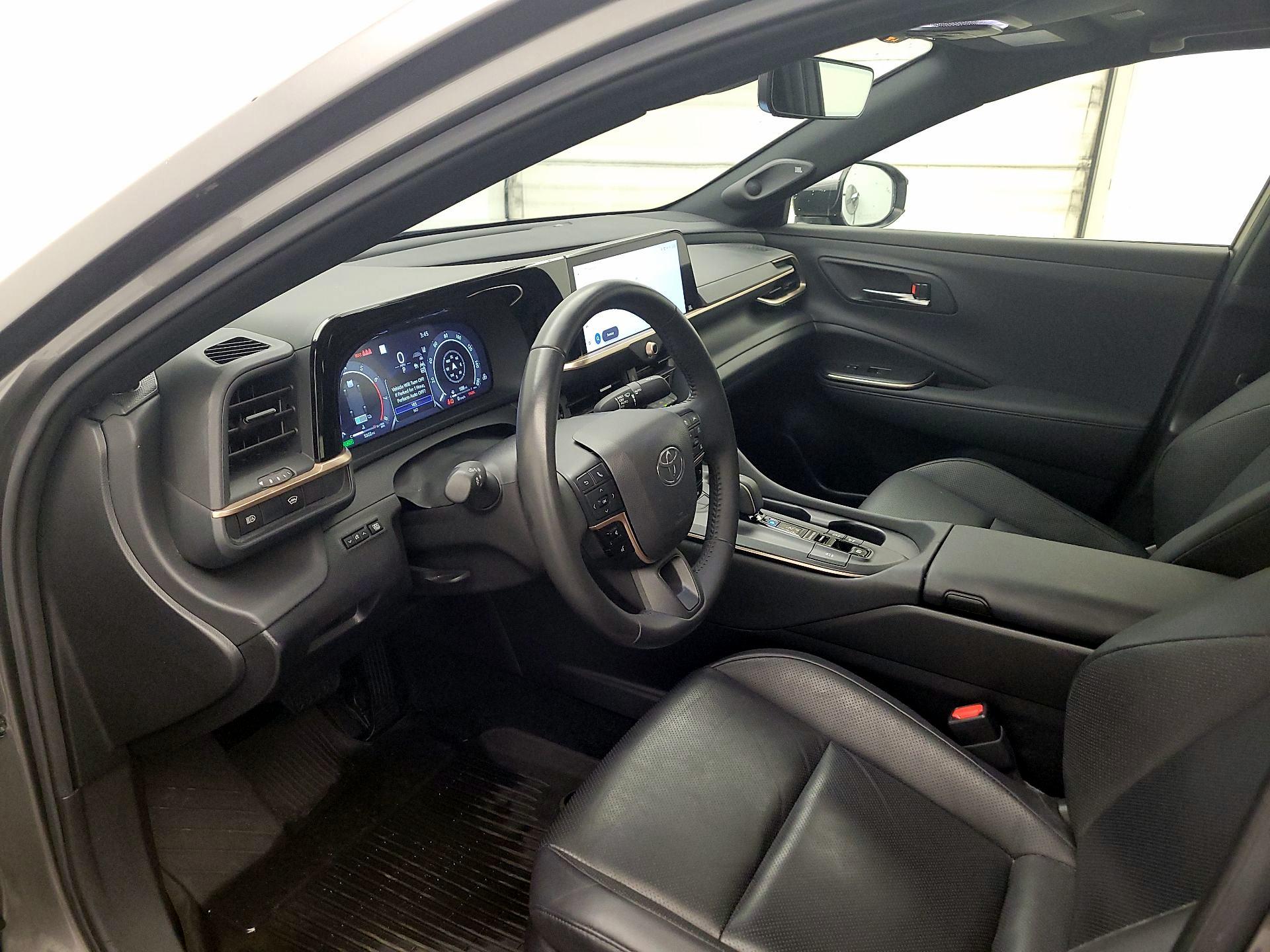 Thumbnail: 2023 Toyota Crown - 11