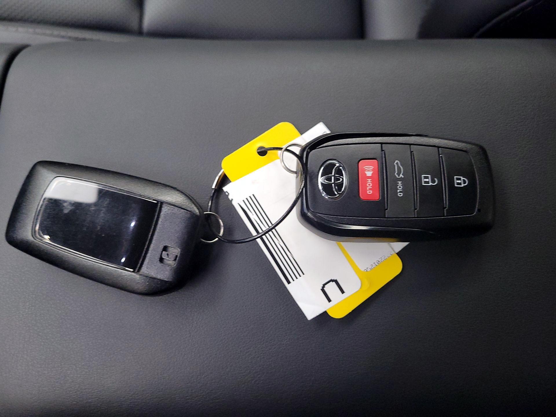 Thumbnail: 2023 Toyota Crown - 18