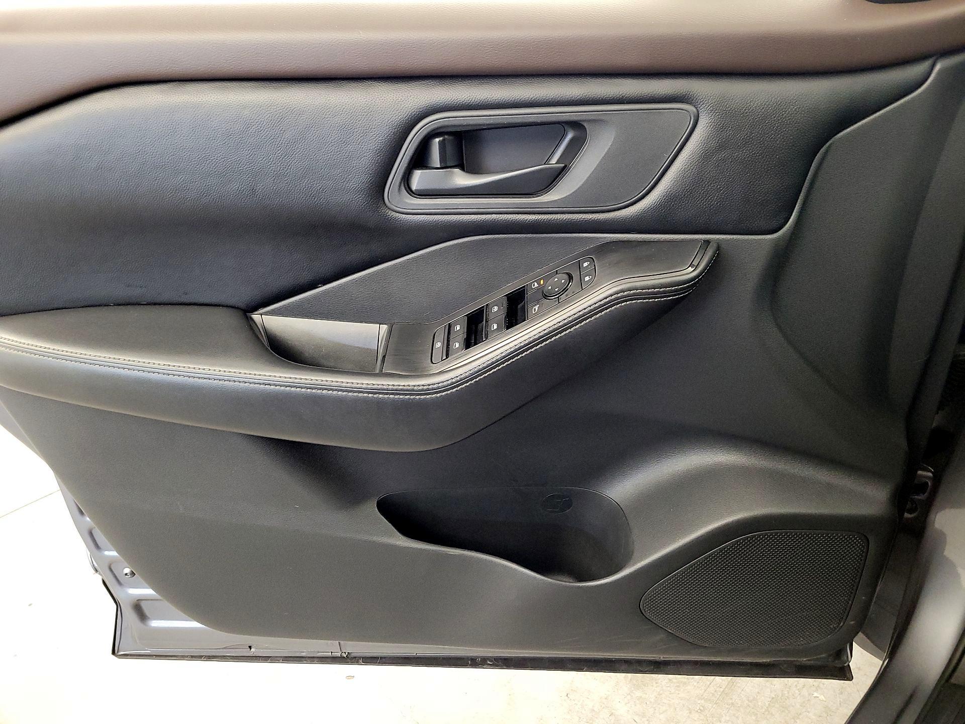 Thumbnail: 2021 Nissan Rogue - 12