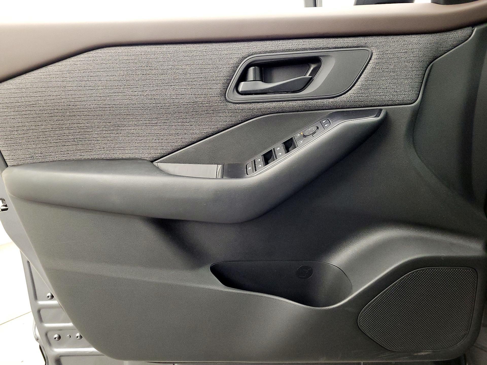 Thumbnail: 2023 Nissan Rogue - 12