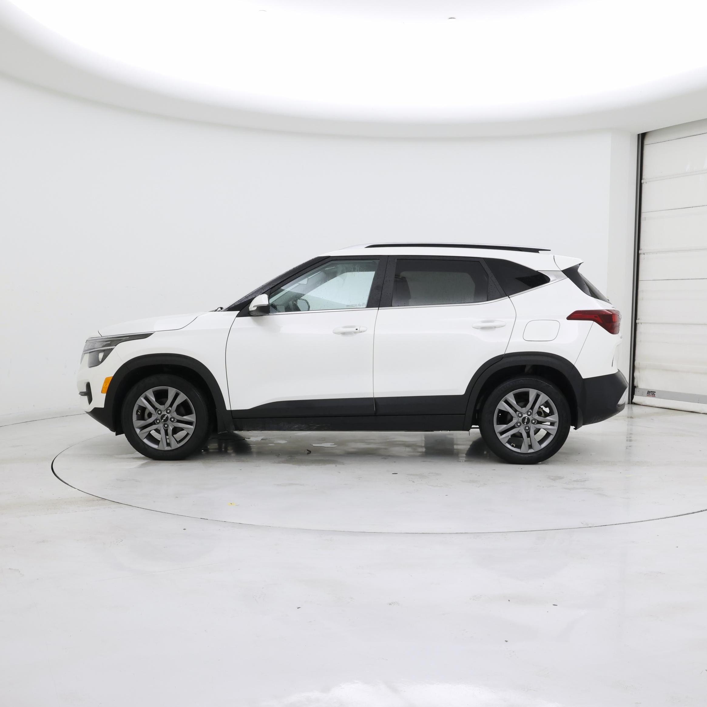 Thumbnail: 2023 Kia Seltos - 3