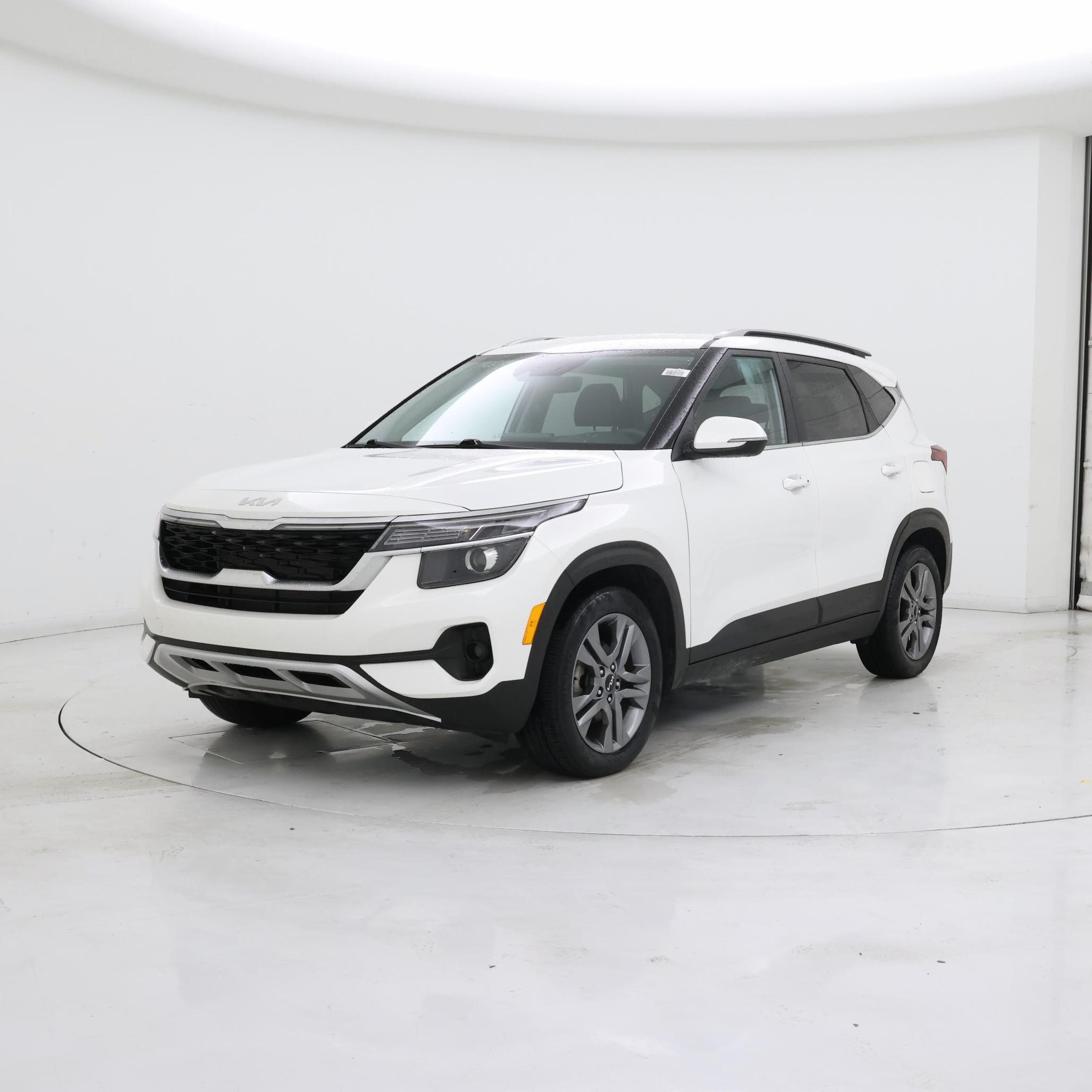 Thumbnail: 2023 Kia Seltos - 4