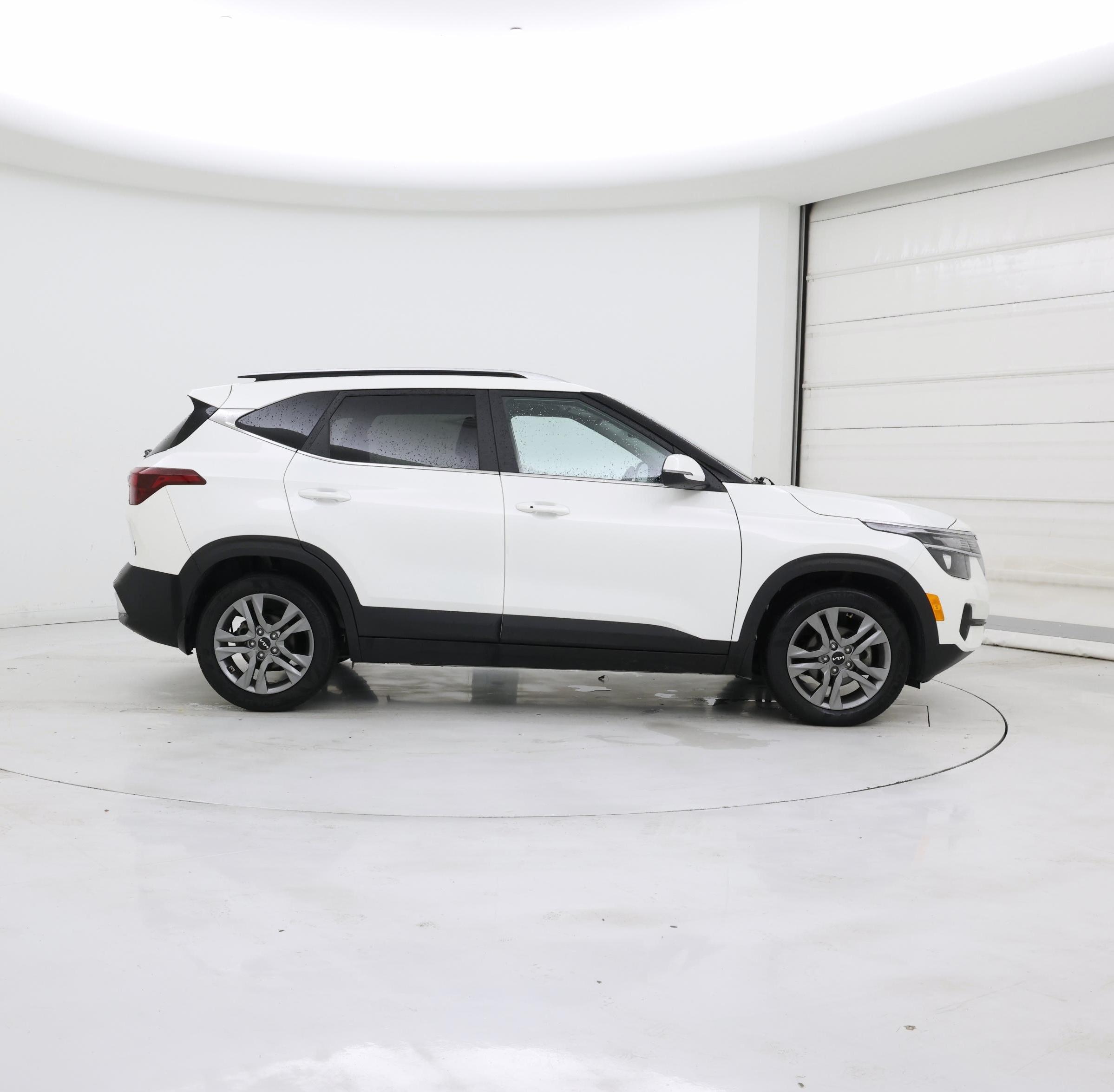 Thumbnail: 2023 Kia Seltos - 7