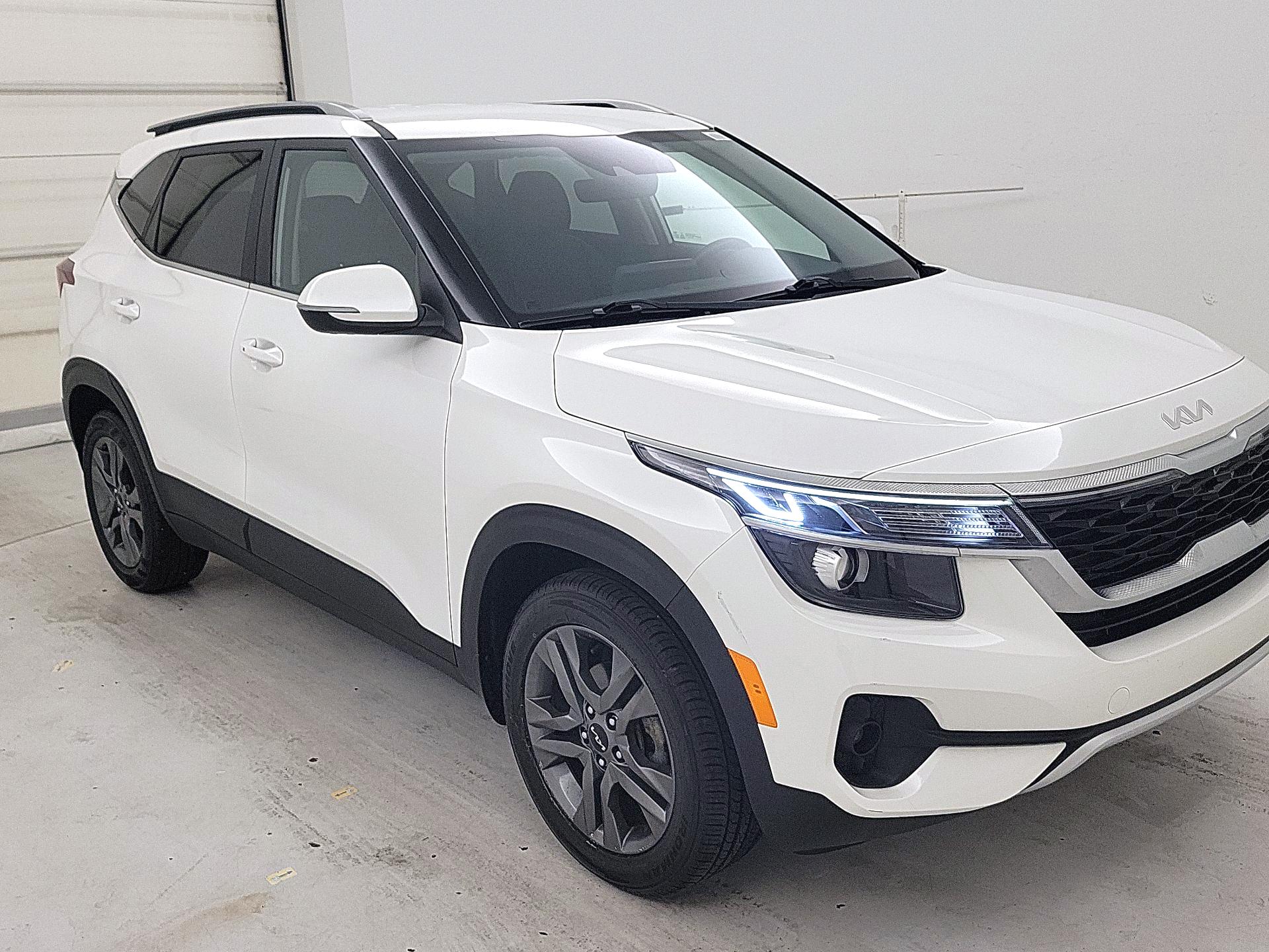 Thumbnail: 2023 Kia Seltos - 1