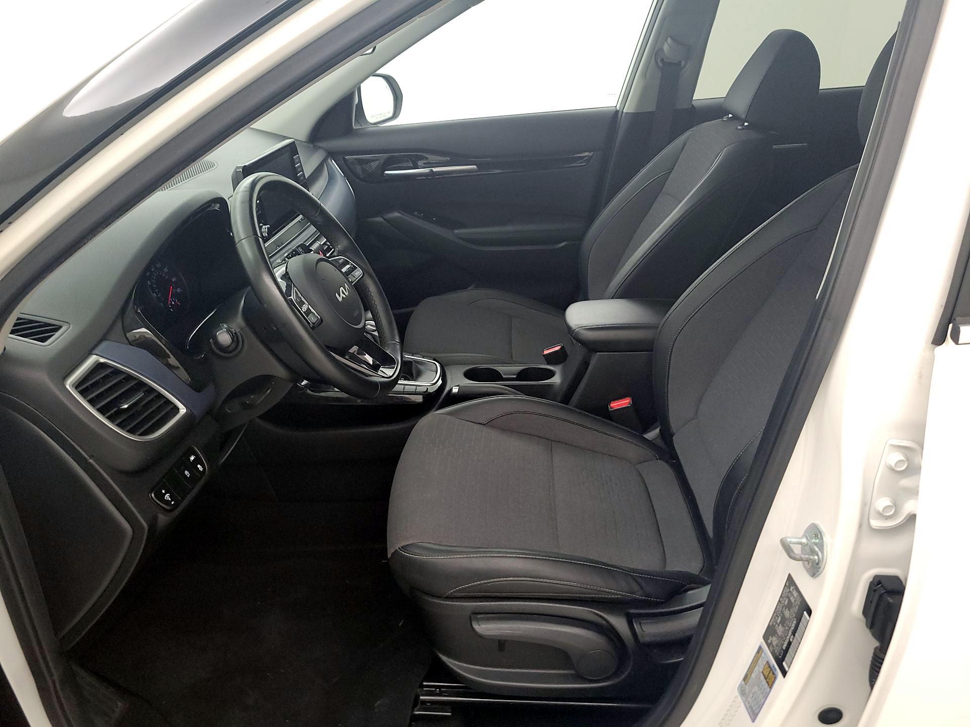 Thumbnail: 2023 Kia Seltos - 9