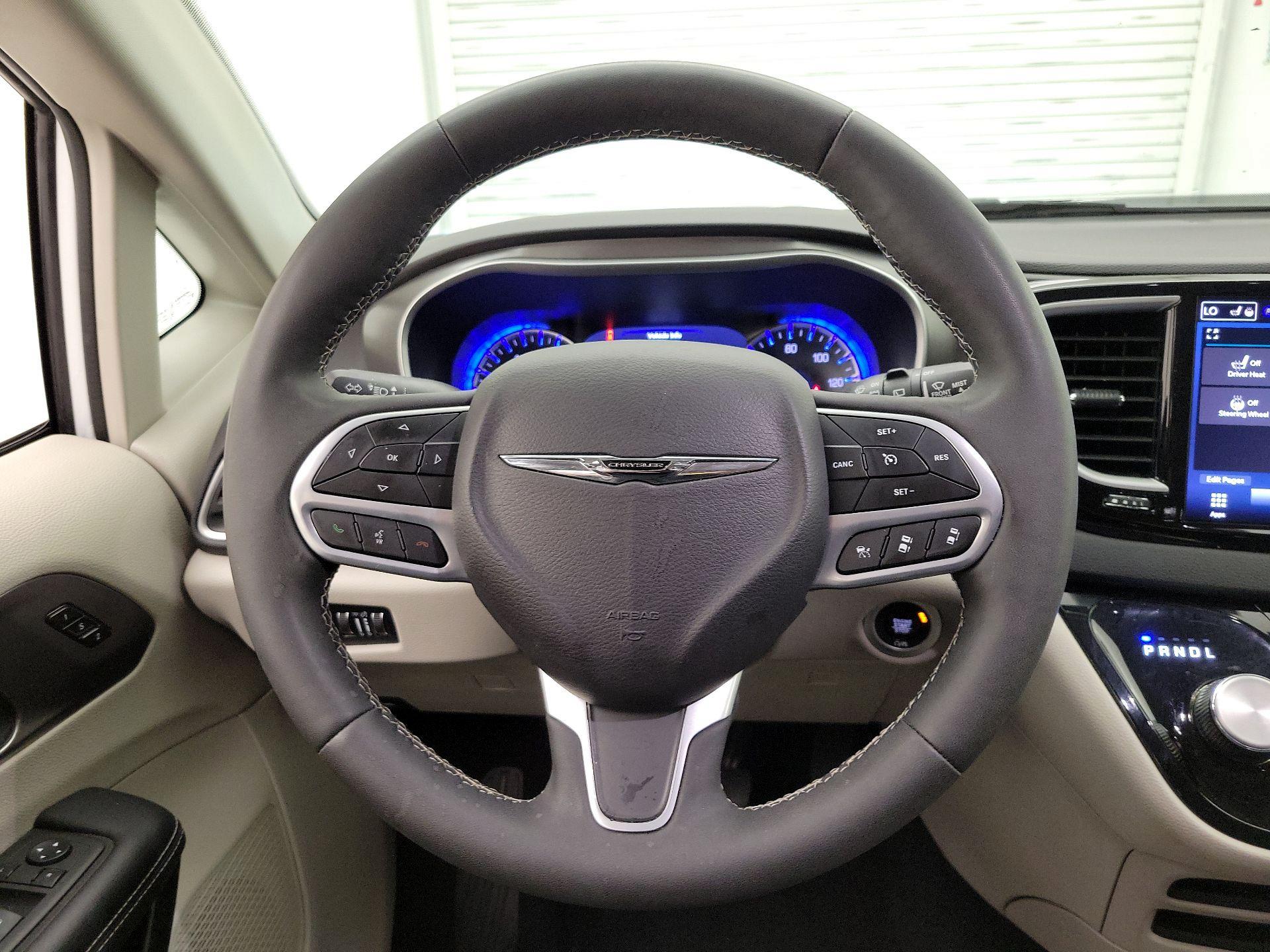 Thumbnail: 2024 Chrysler Pacifica - 10