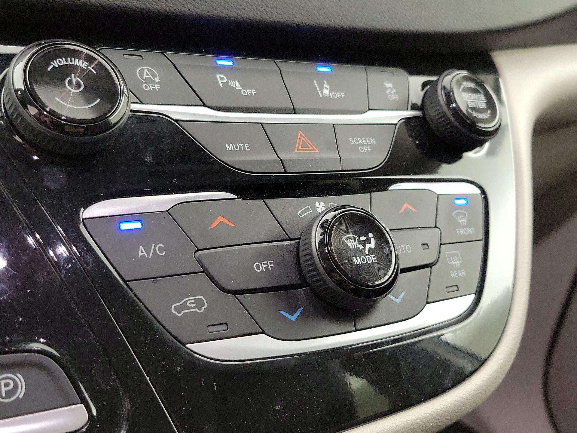 Thumbnail: 2024 Chrysler Pacifica - 16