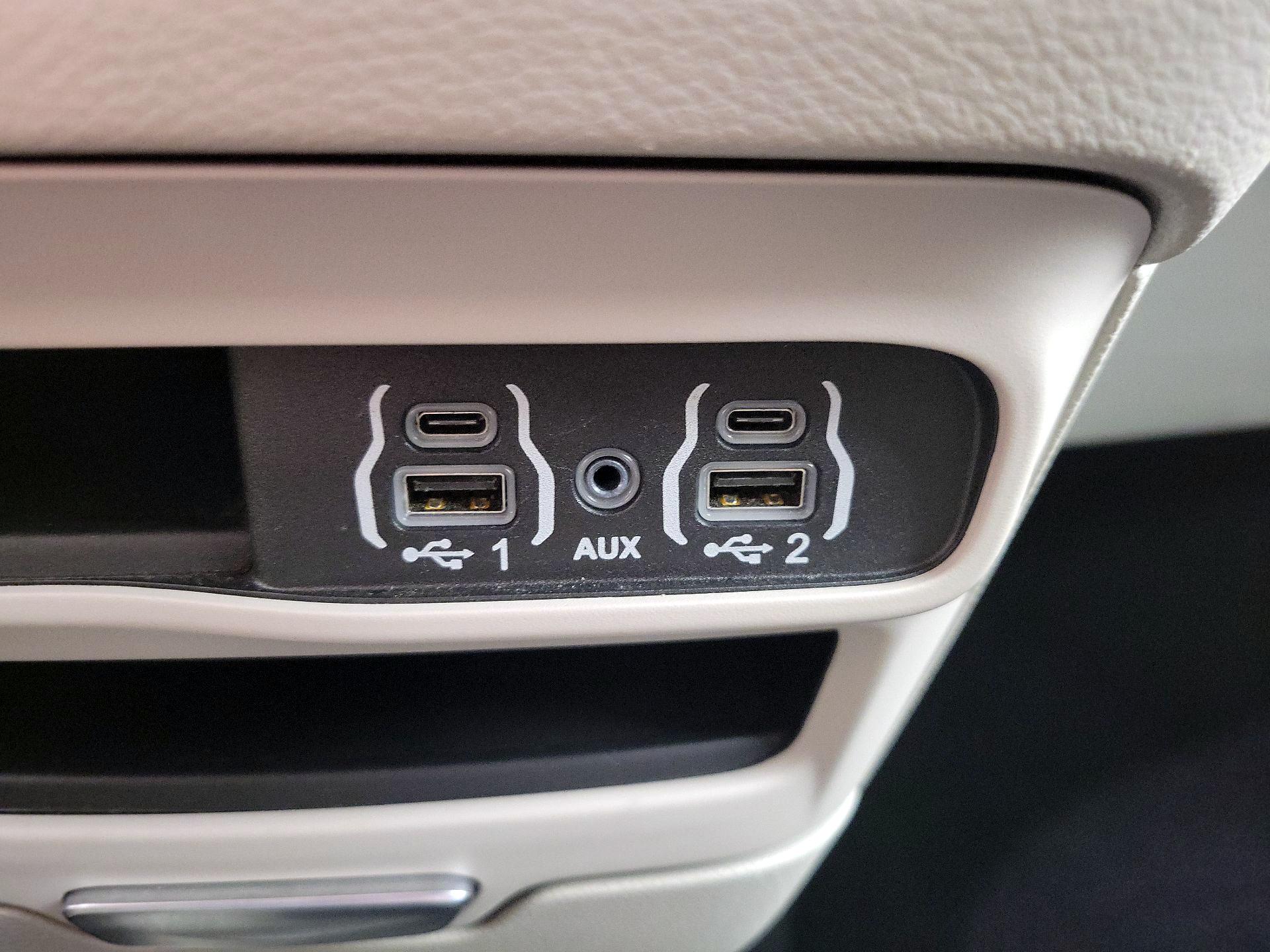 Thumbnail: 2024 Chrysler Pacifica - 18