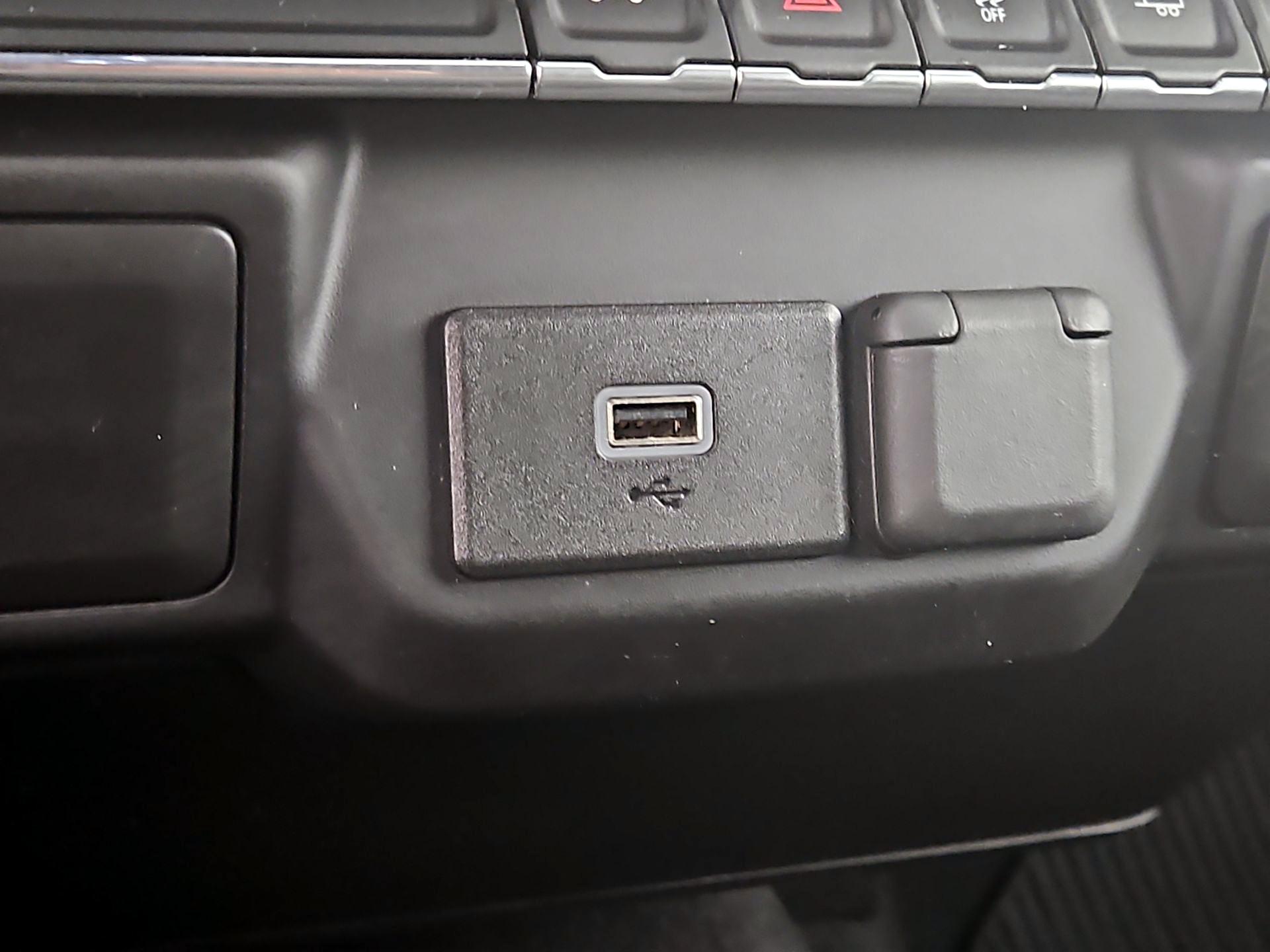 Thumbnail: 2020 Chevrolet Silverado 1500 - 18