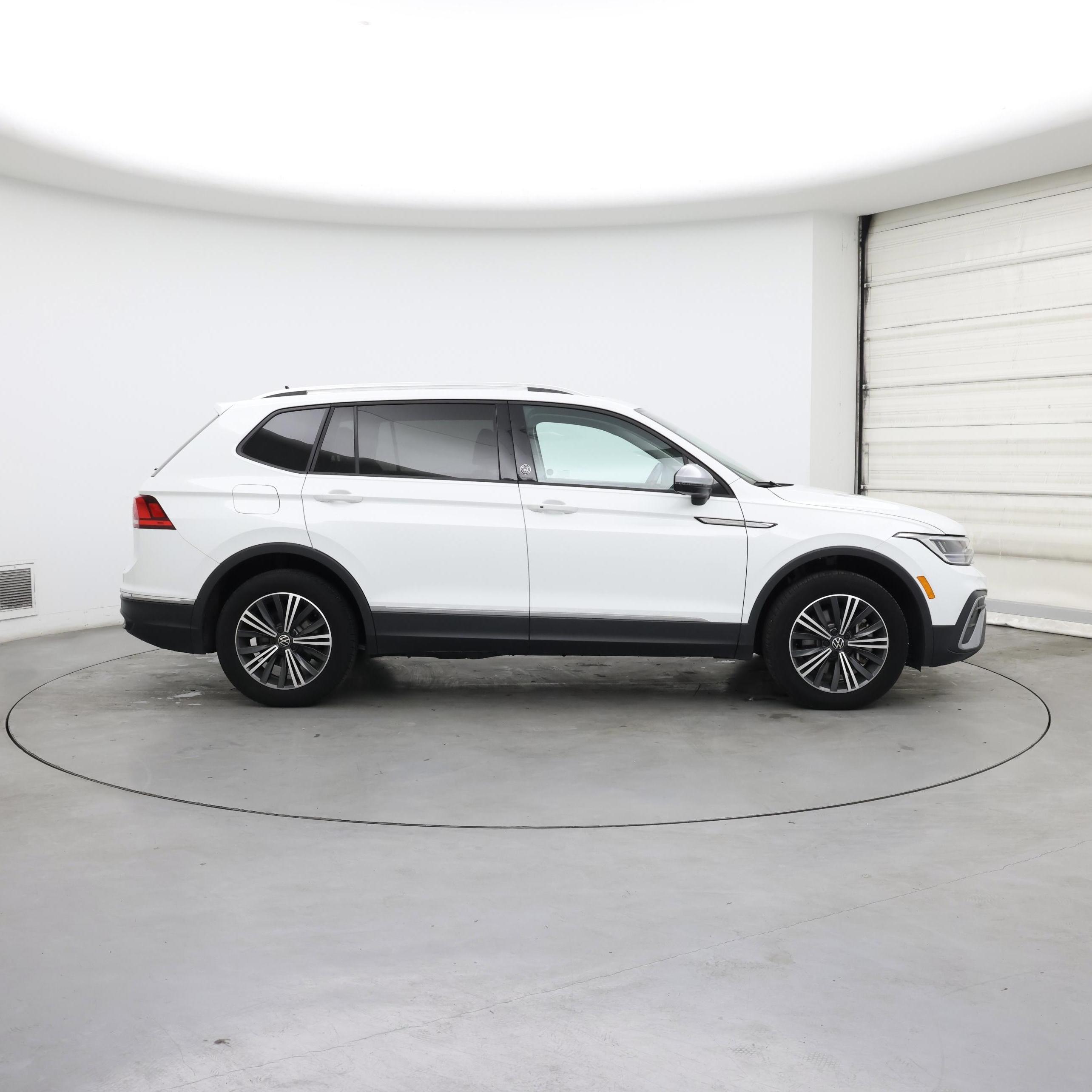 Thumbnail: 2024 Volkswagen Tiguan - 7