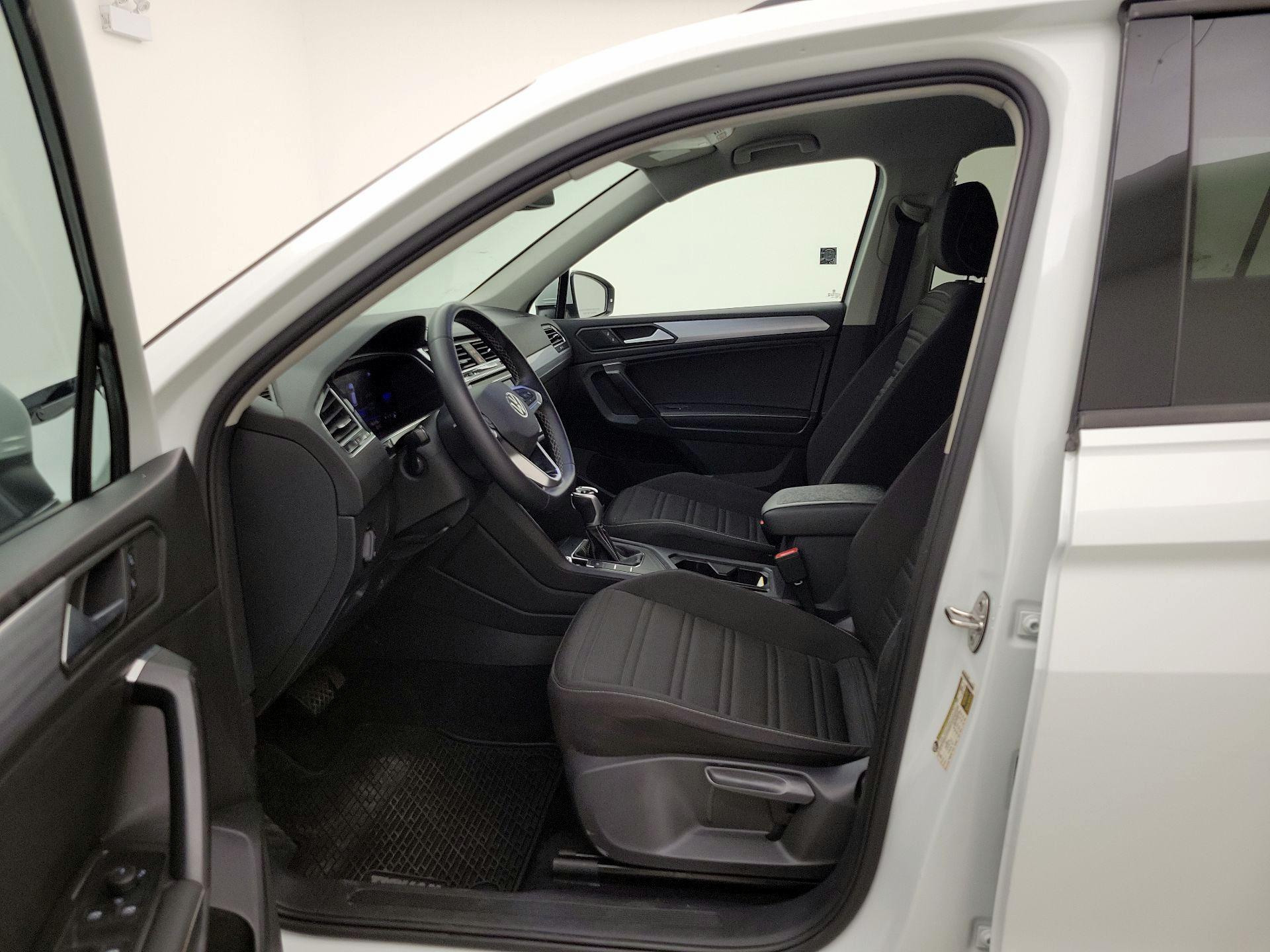 Thumbnail: 2023 Volkswagen Tiguan - 11