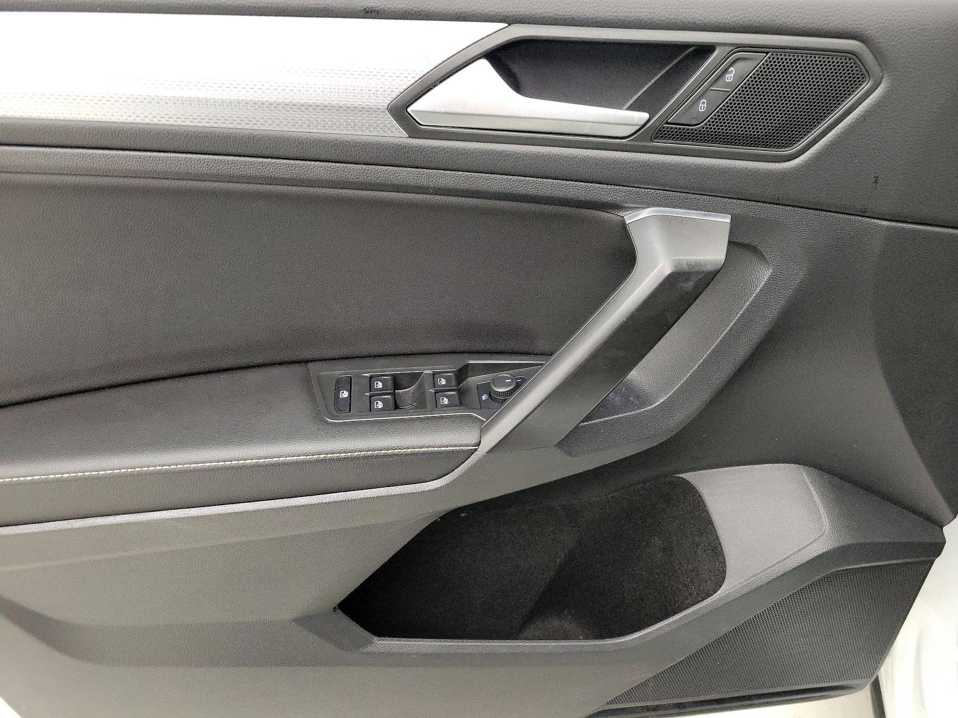 Thumbnail: 2023 Volkswagen Tiguan - 12