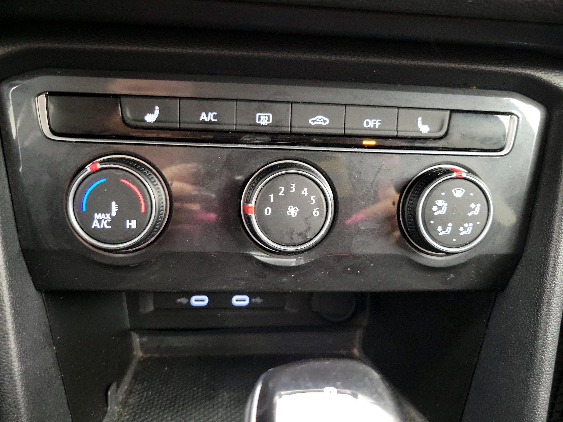 Thumbnail: 2023 Volkswagen Tiguan - 16