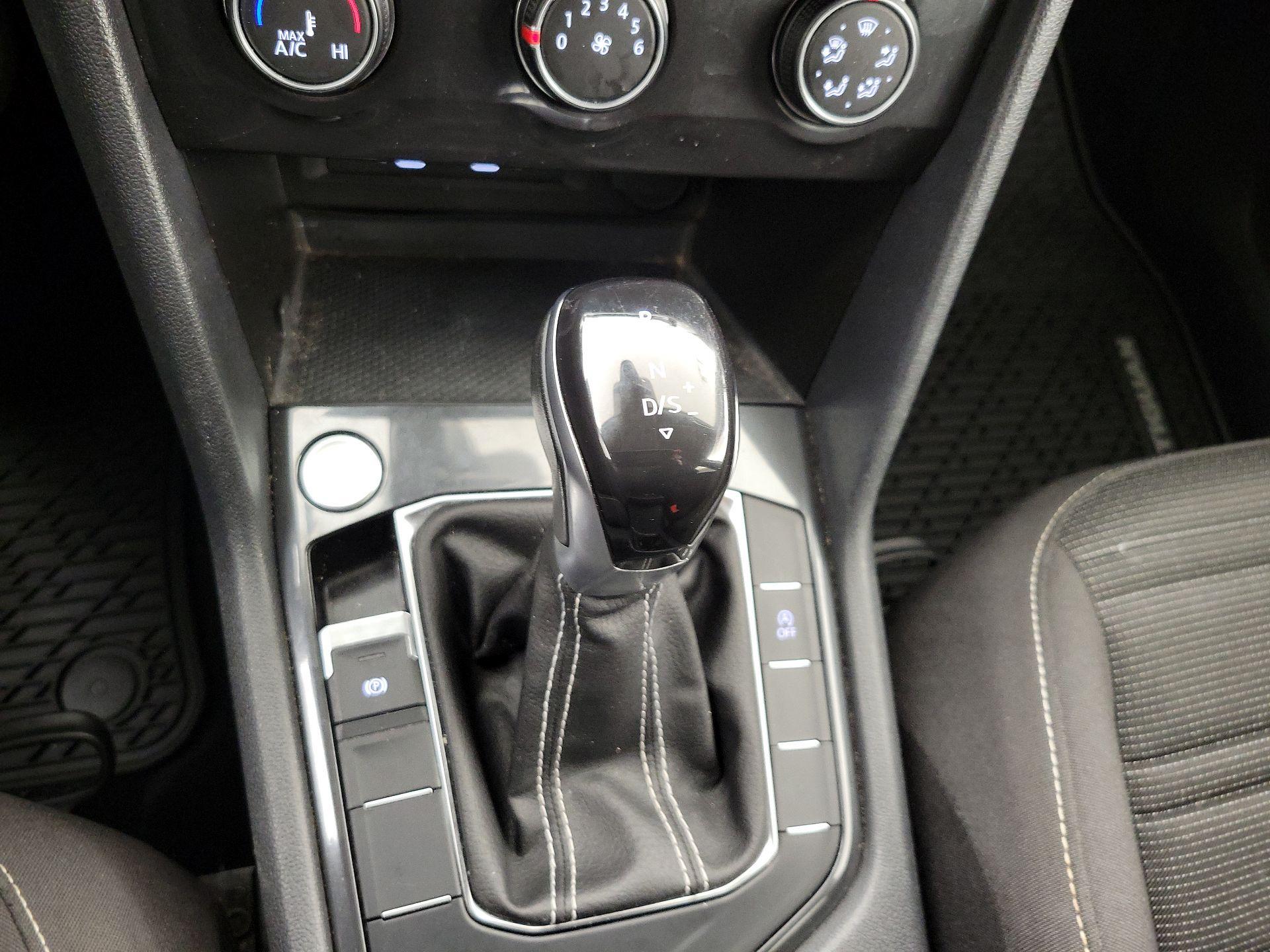 Thumbnail: 2023 Volkswagen Tiguan - 17