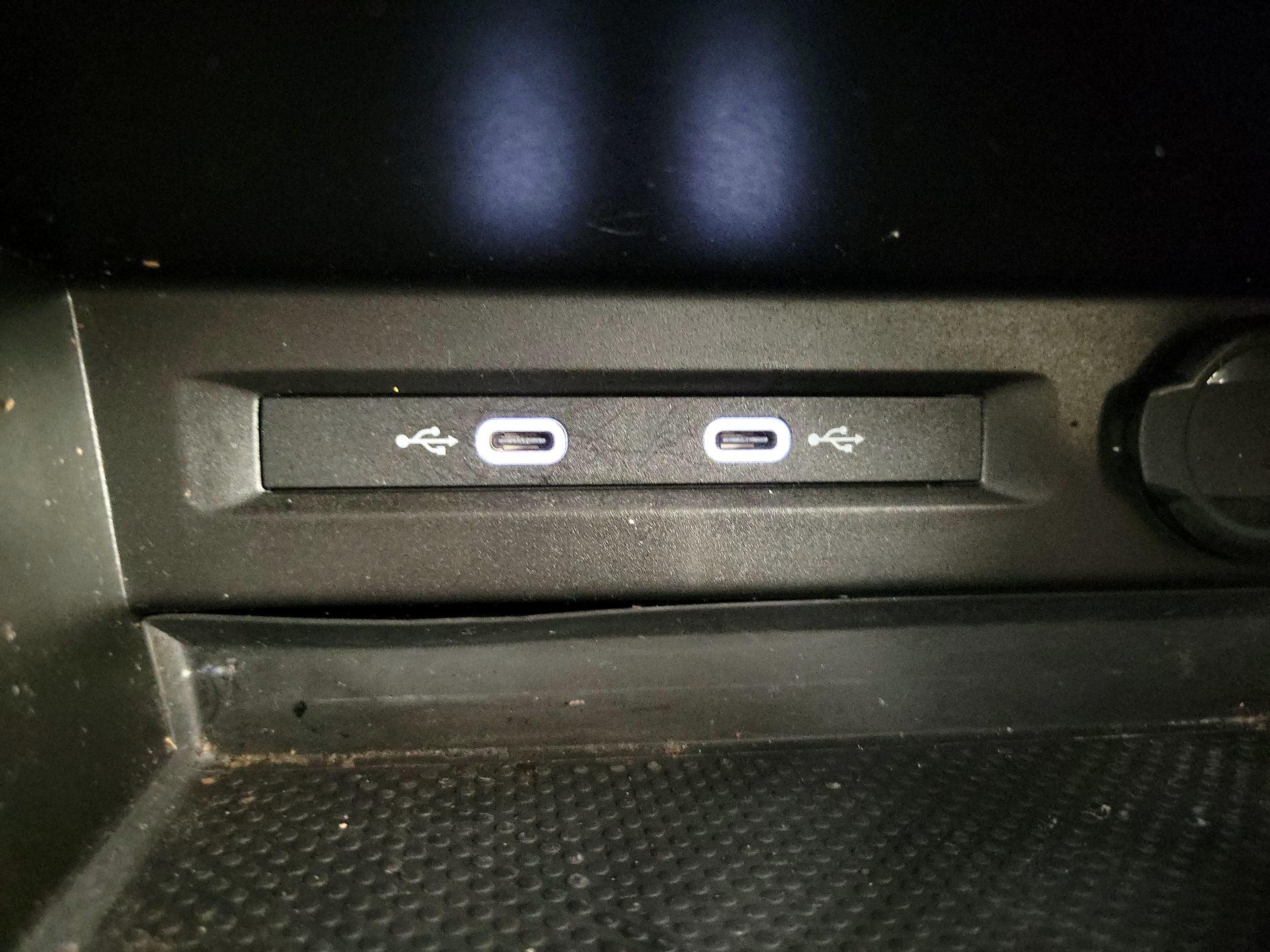 Thumbnail: 2023 Volkswagen Tiguan - 18