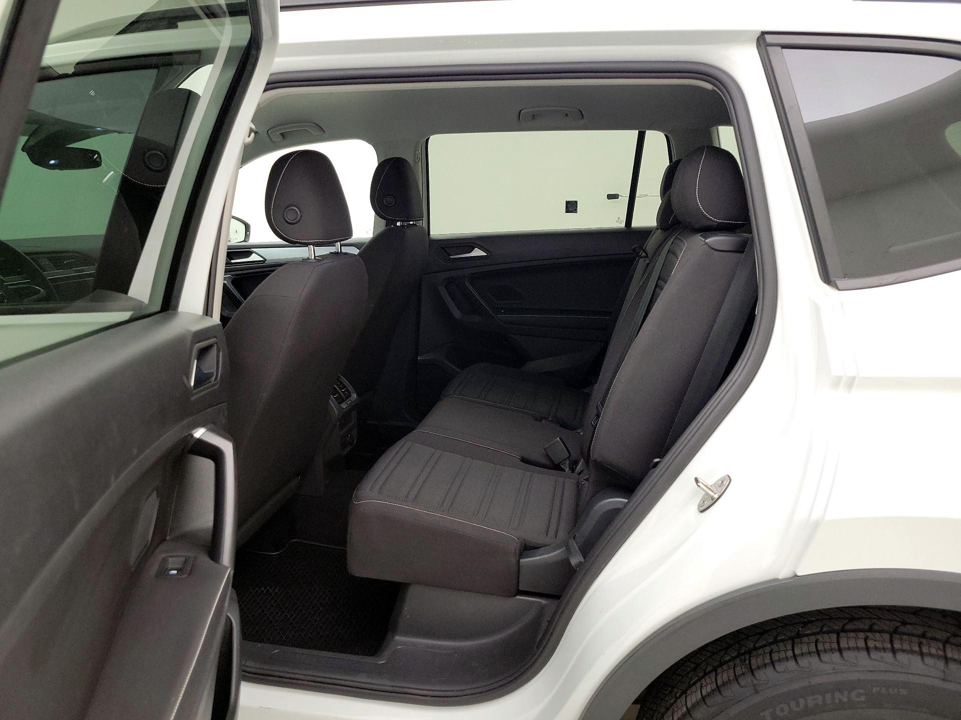 Thumbnail: 2023 Volkswagen Tiguan - 19